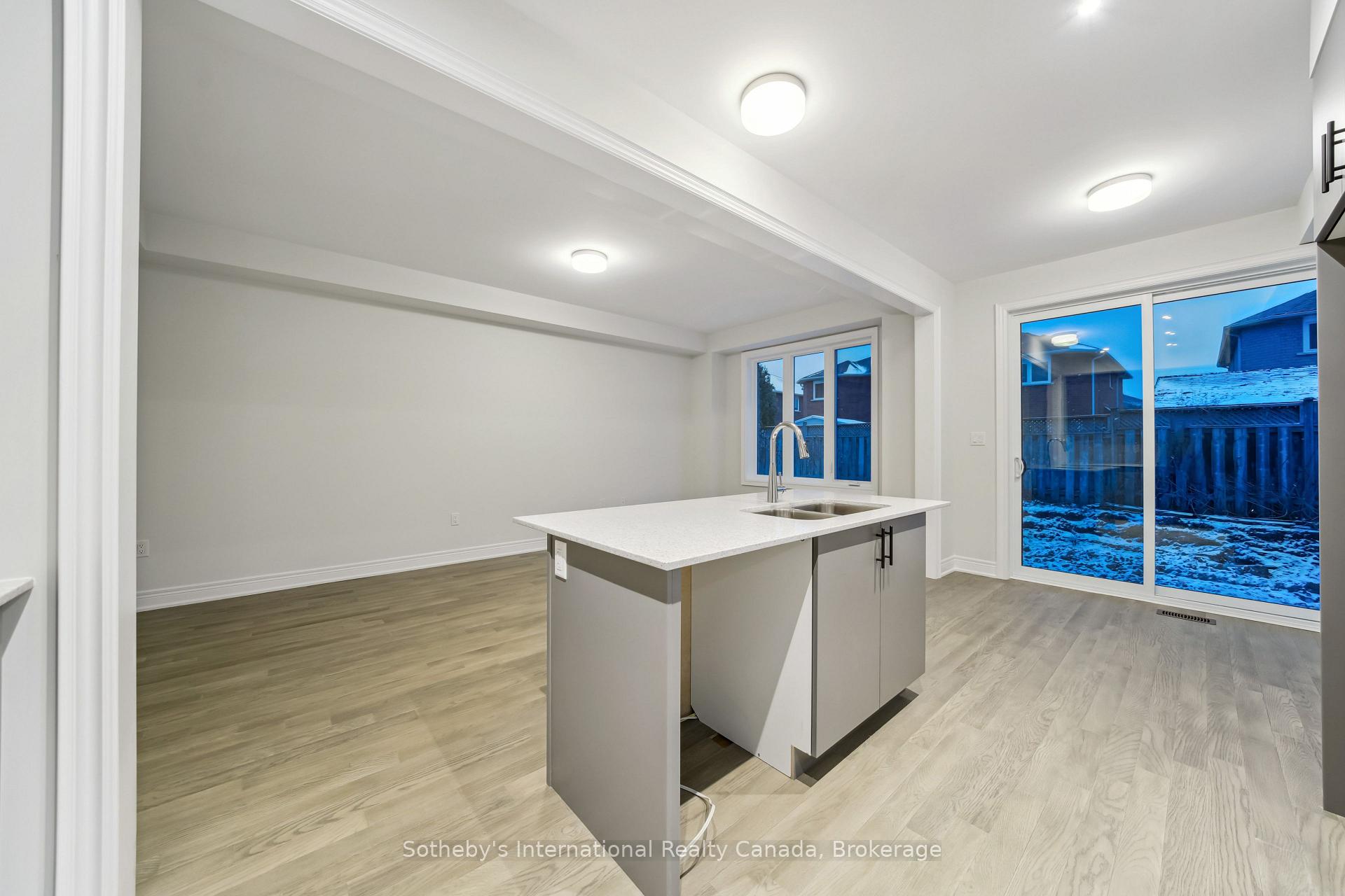 Photo 11 of Unit 8, 2184 Postmaster Drive, Oakville, Westmount — HOMEH