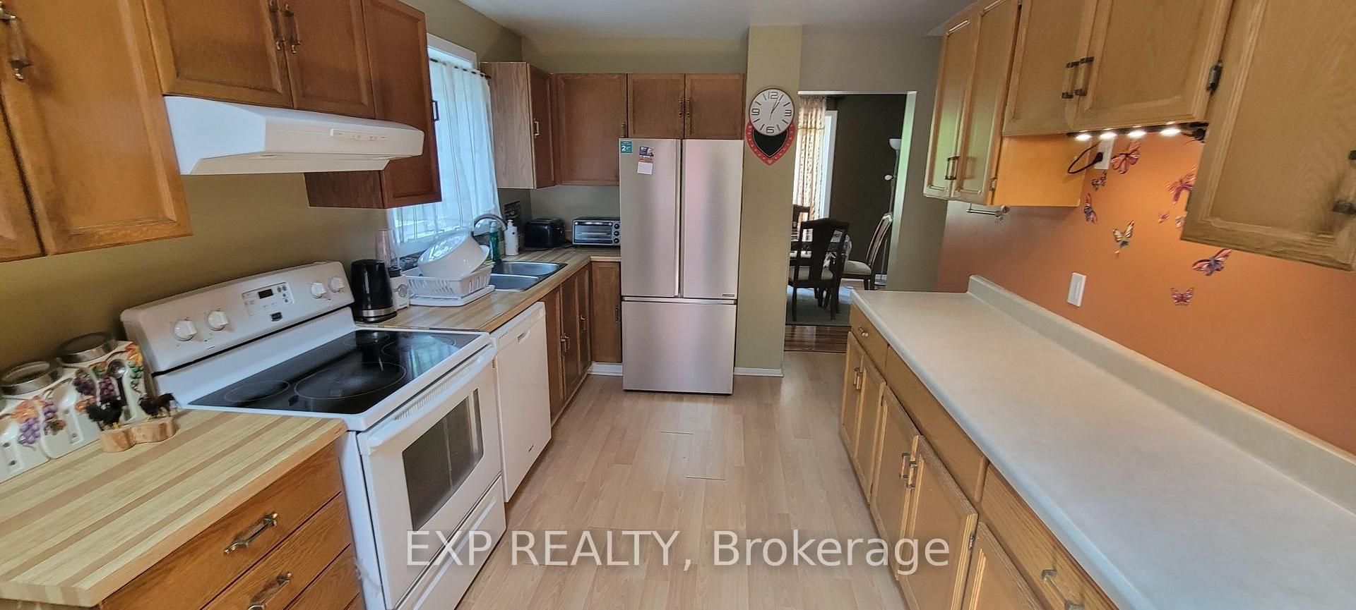 Photo 3 of 796 Harlequin Crescent, Ottawa, Chatelaine Village — HOMEH