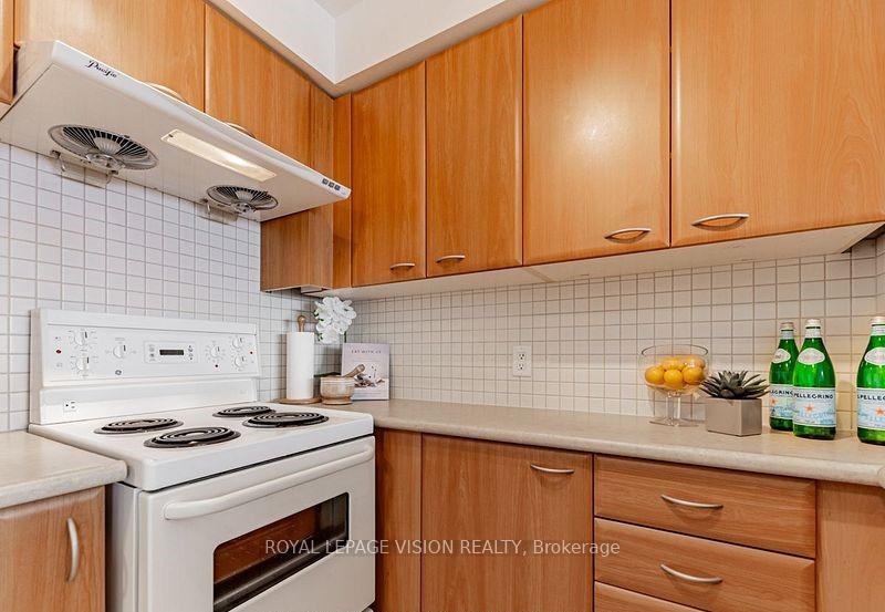 Photo 3 of Unit 3308, 38 Lee Centre Drive, Scarborough, Woburn — HOMEH