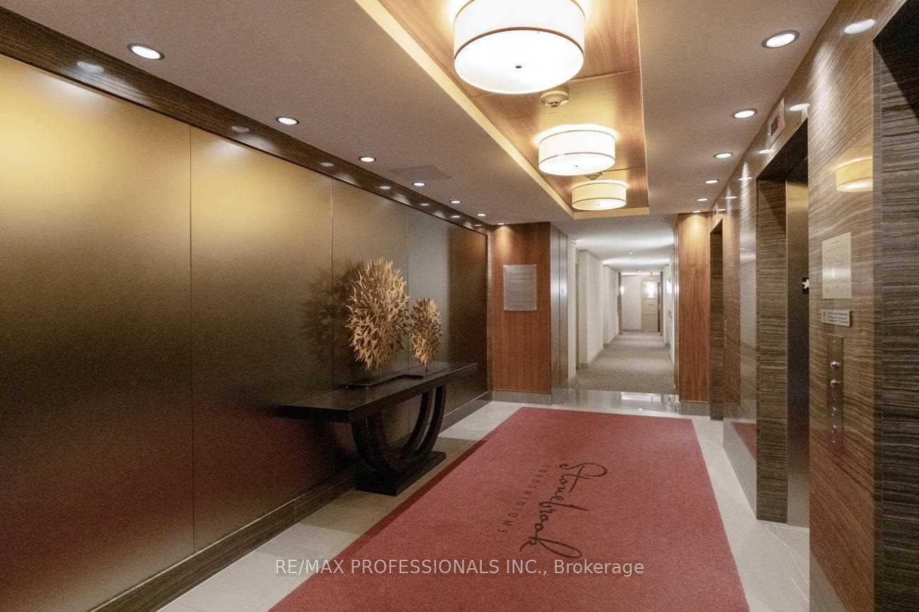 Photo 4 of Unit 1311, 1055 Southdown Road, Mississauga, Clarkson — HOMEH