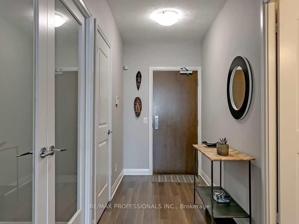 Photo 5 of Unit 1311, 1055 Southdown Road, Mississauga, Clarkson — HOMEH
