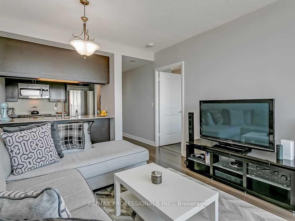Photo 8 of Unit 1311, 1055 Southdown Road, Mississauga, Clarkson — HOMEH