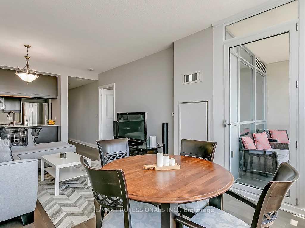 Photo 12 of Unit 1311, 1055 Southdown Road, Mississauga, Clarkson — HOMEH