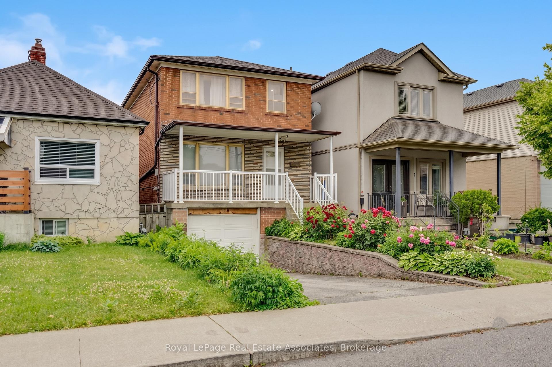 Photo 2 of 5 Homeview Avenue, Toronto, Rockcliffe-Smythe — HOMEH