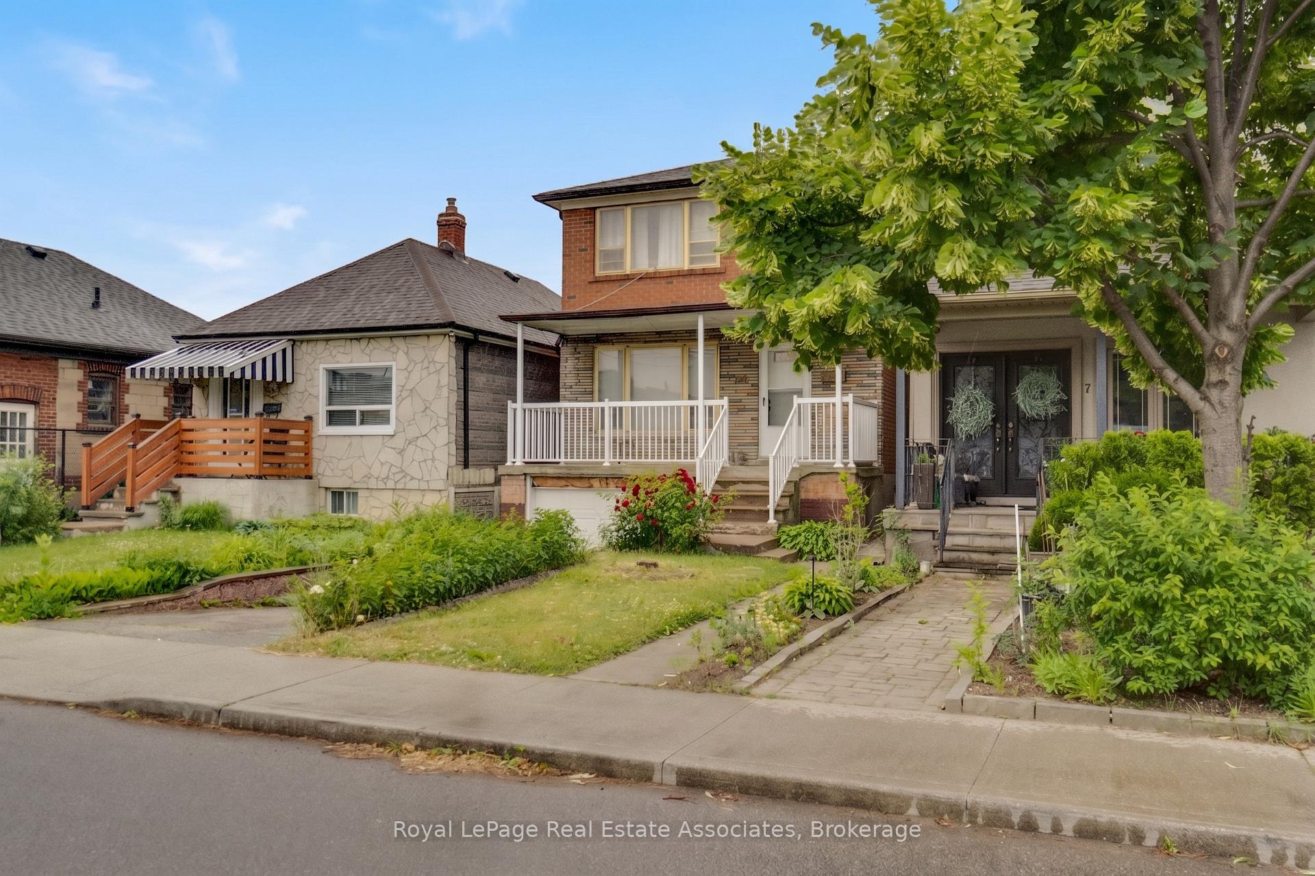 Photo 3 of 5 Homeview Avenue, Toronto, Rockcliffe-Smythe — HOMEH