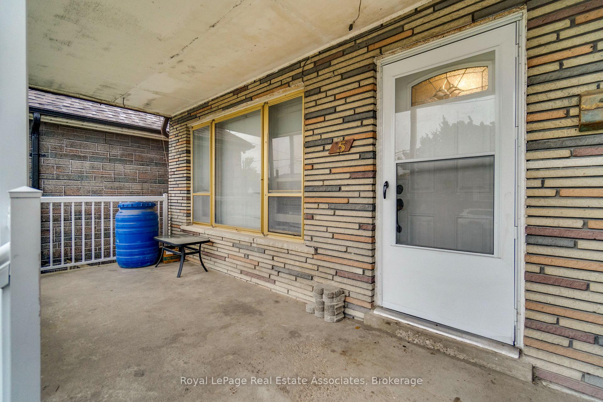 Photo 6 of 5 Homeview Avenue, Toronto, Rockcliffe-Smythe — HOMEH