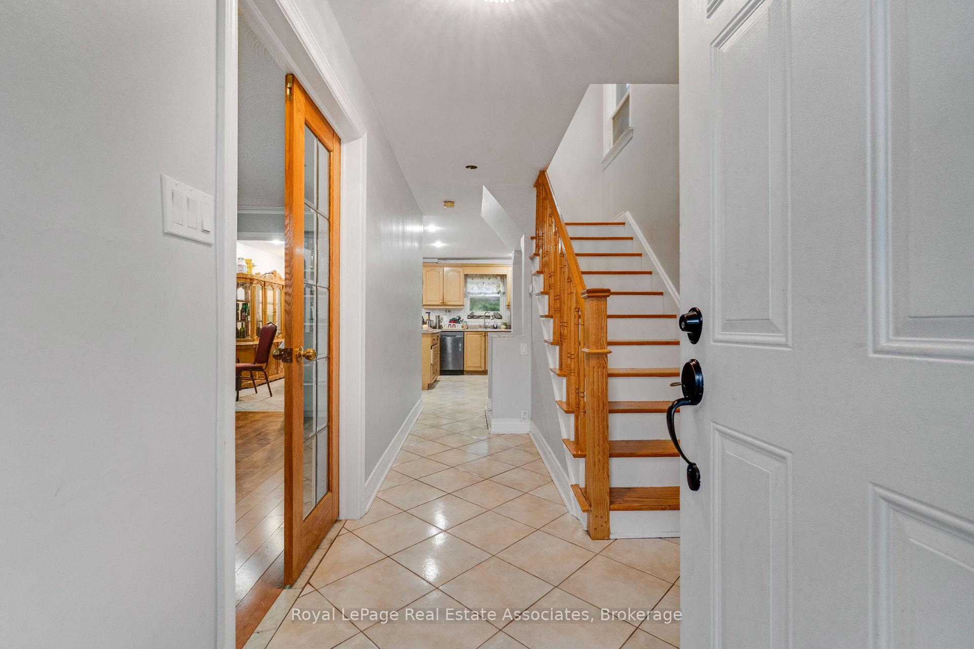 Photo 7 of 5 Homeview Avenue, Toronto, Rockcliffe-Smythe — HOMEH