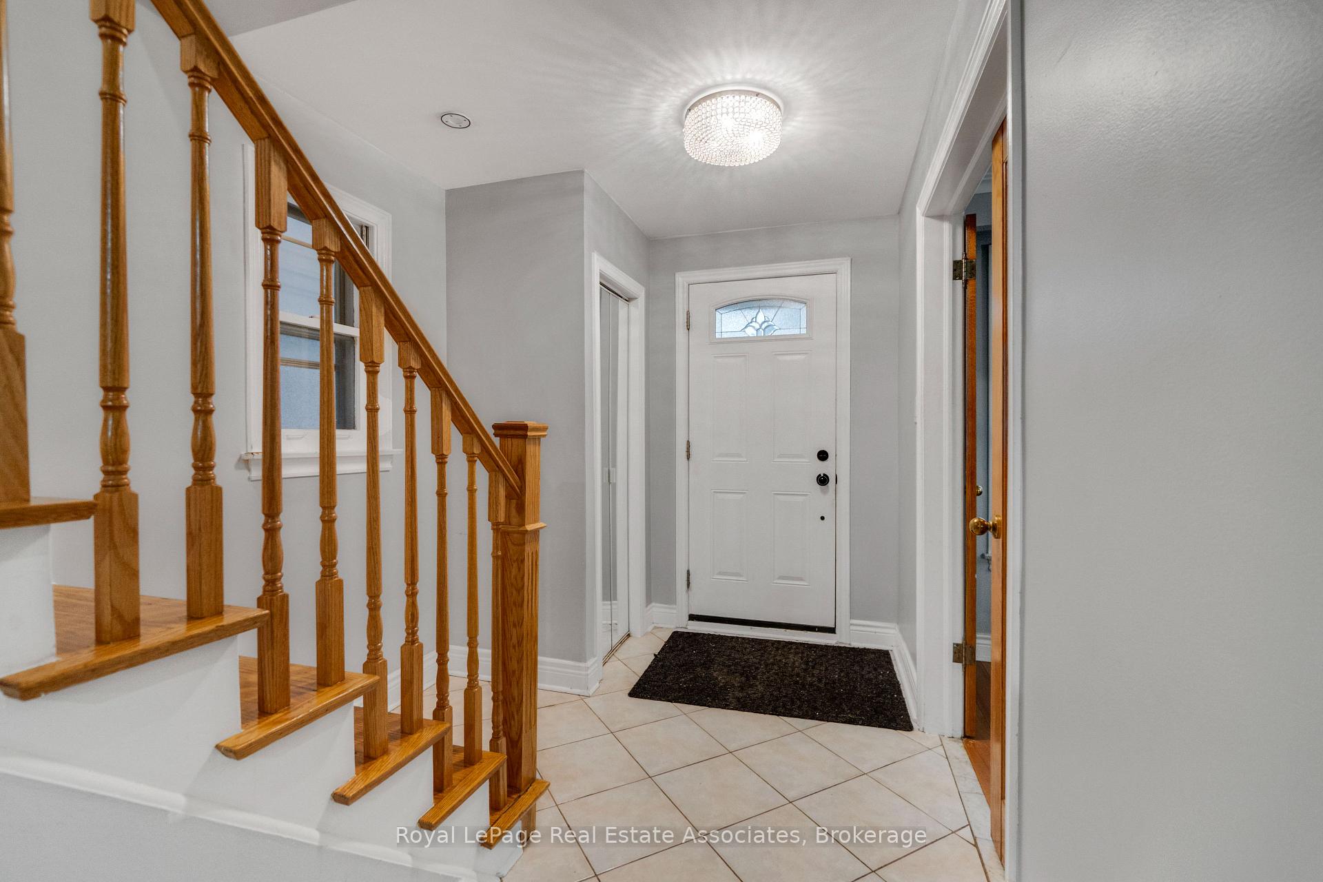 Photo 8 of 5 Homeview Avenue, Toronto, Rockcliffe-Smythe — HOMEH