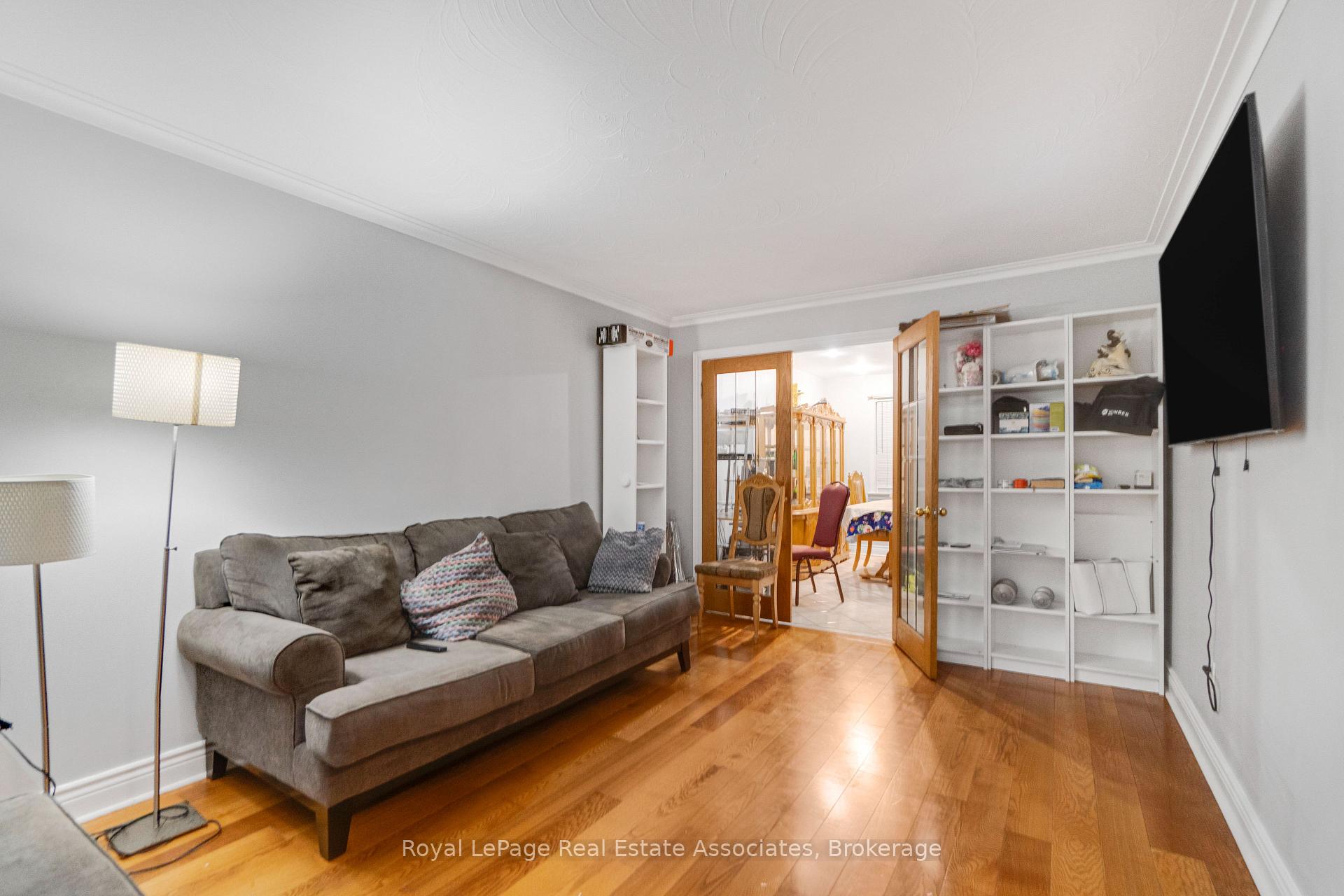 Photo 9 of 5 Homeview Avenue, Toronto, Rockcliffe-Smythe — HOMEH