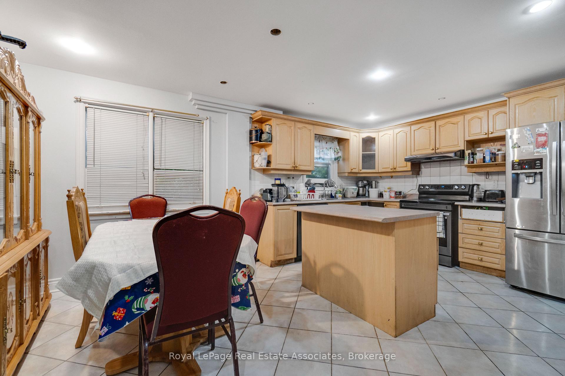 Photo 12 of 5 Homeview Avenue, Toronto, Rockcliffe-Smythe — HOMEH