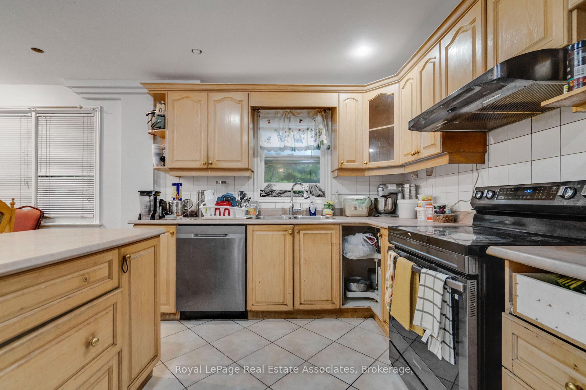 Photo 14 of 5 Homeview Avenue, Toronto, Rockcliffe-Smythe — HOMEH