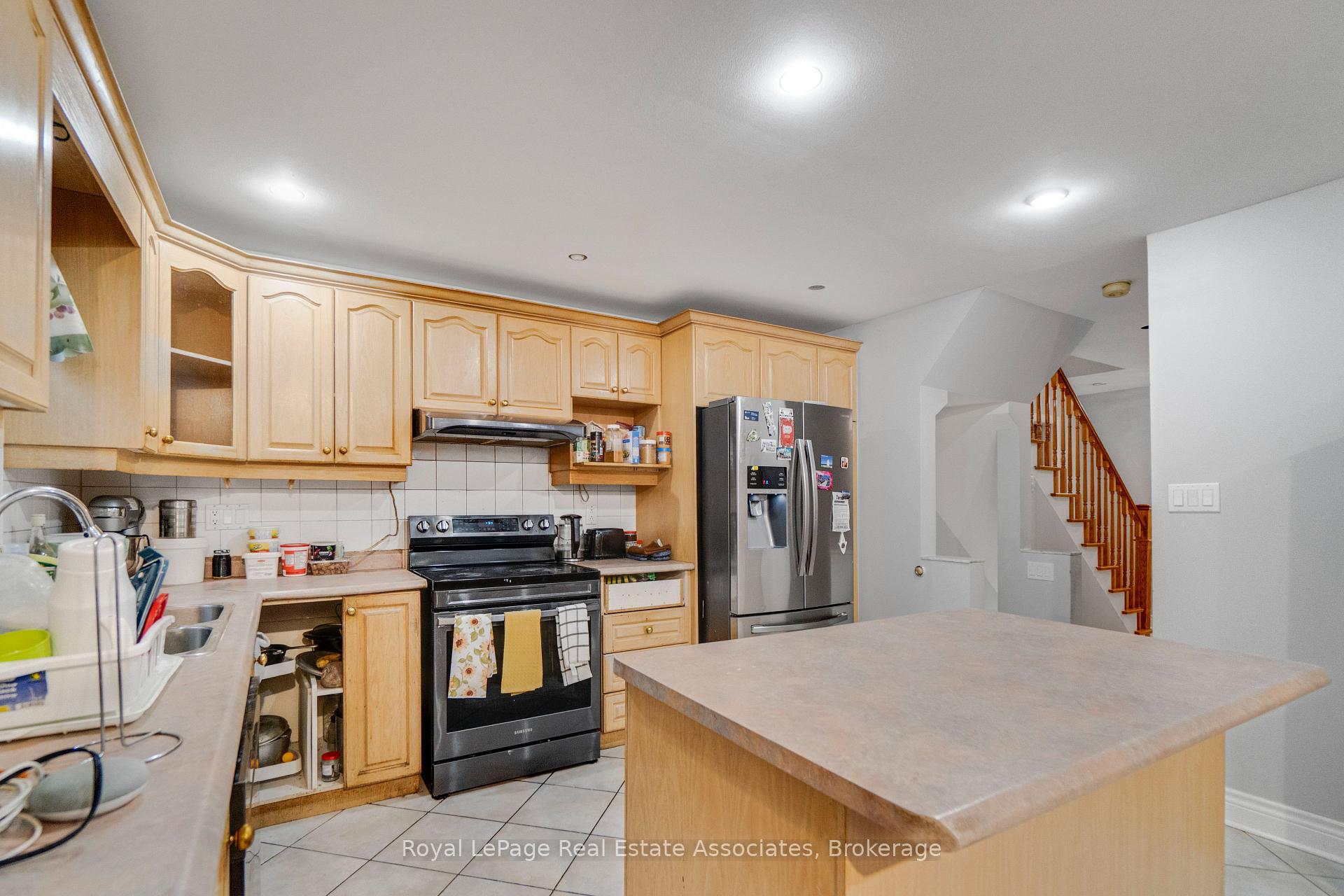 Photo 15 of 5 Homeview Avenue, Toronto, Rockcliffe-Smythe — HOMEH