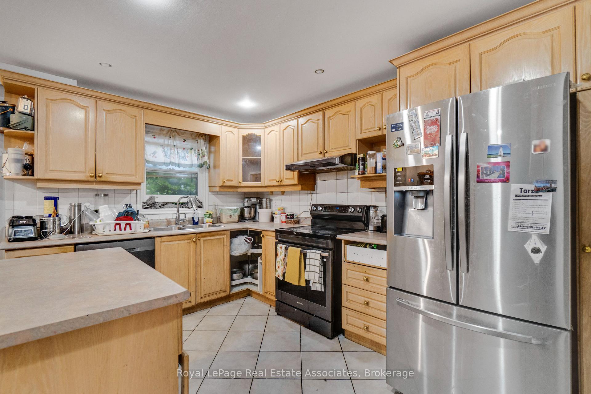 Photo 16 of 5 Homeview Avenue, Toronto, Rockcliffe-Smythe — HOMEH