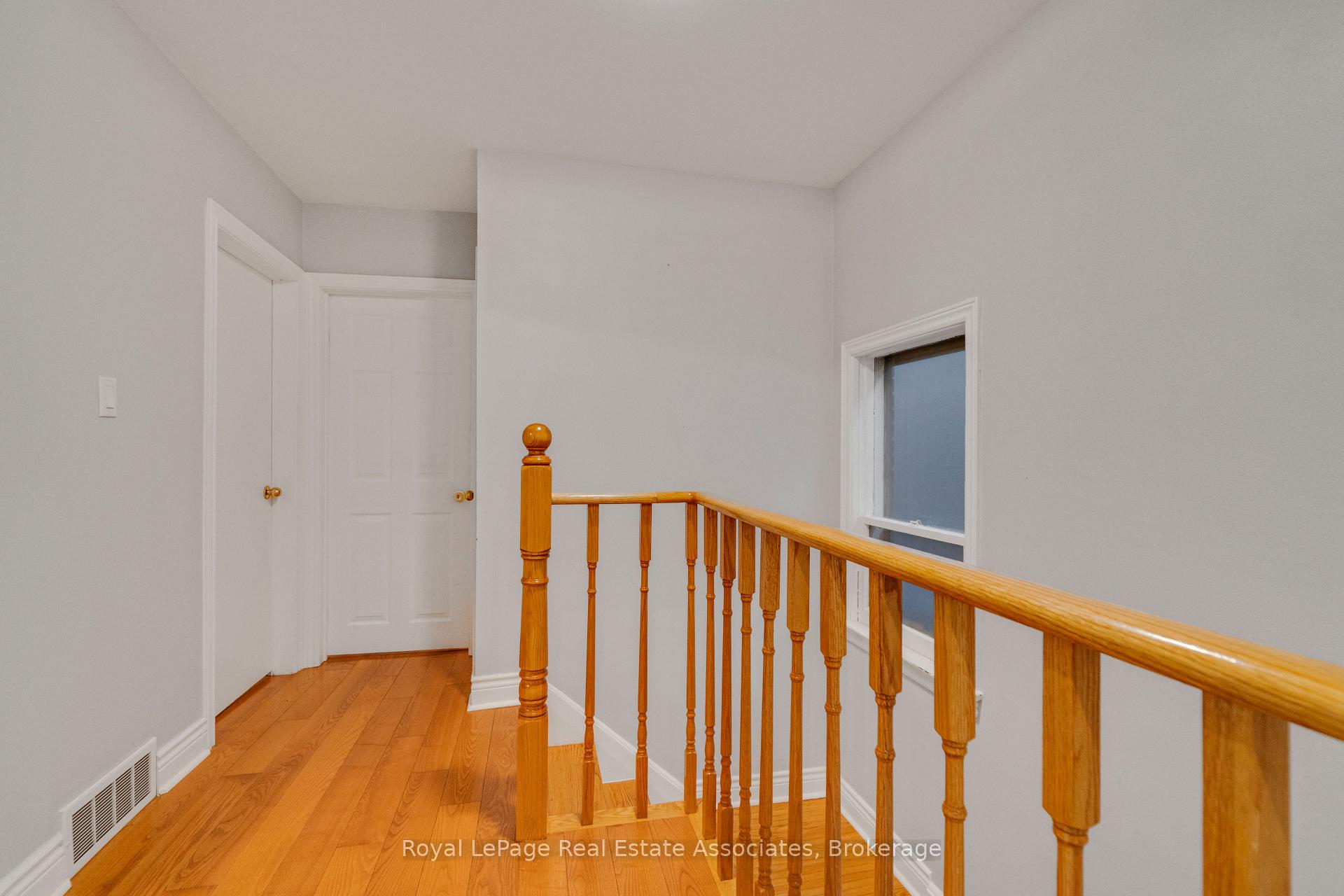 Photo 18 of 5 Homeview Avenue, Toronto, Rockcliffe-Smythe — HOMEH