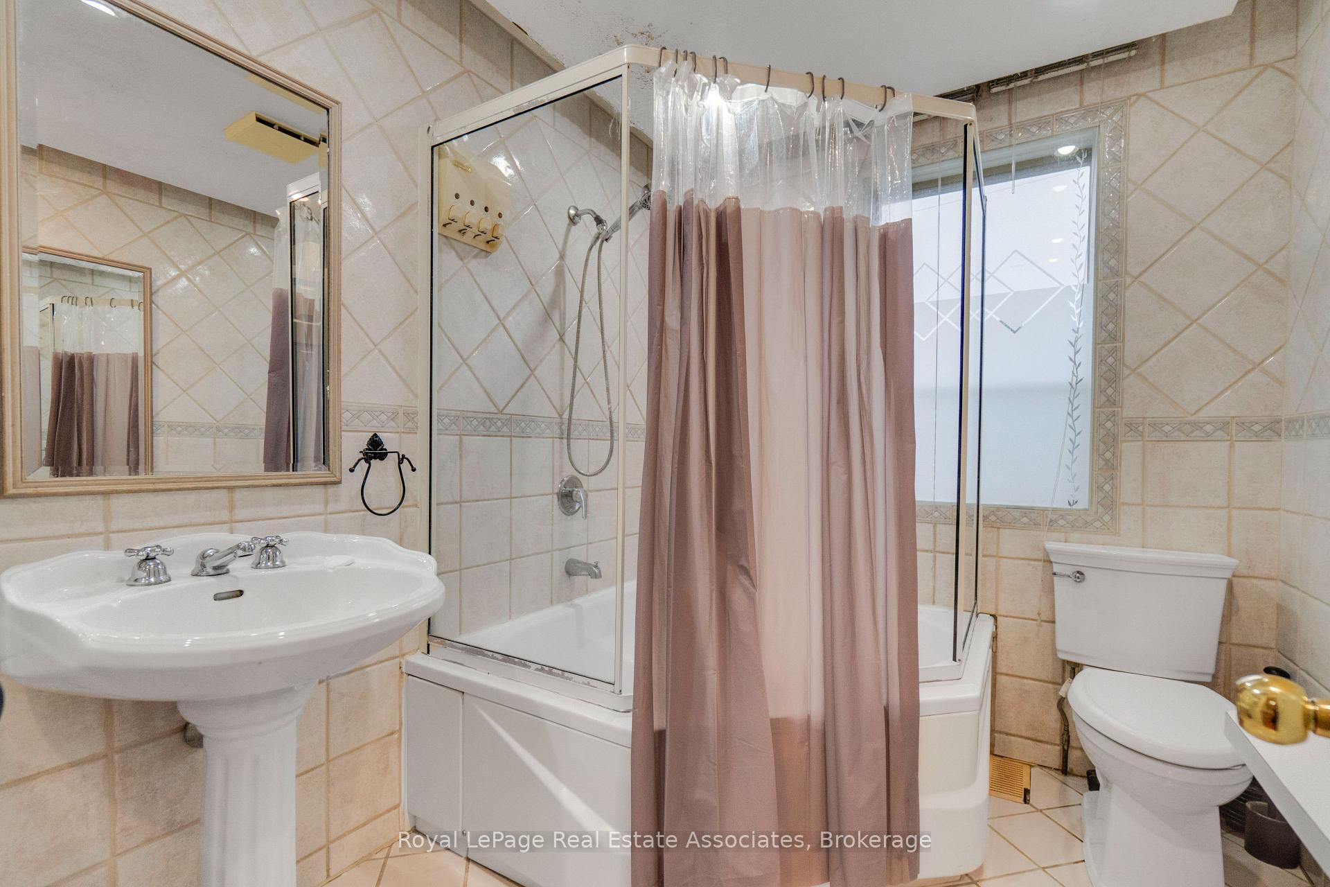 Photo 25 of 5 Homeview Avenue, Toronto, Rockcliffe-Smythe — HOMEH