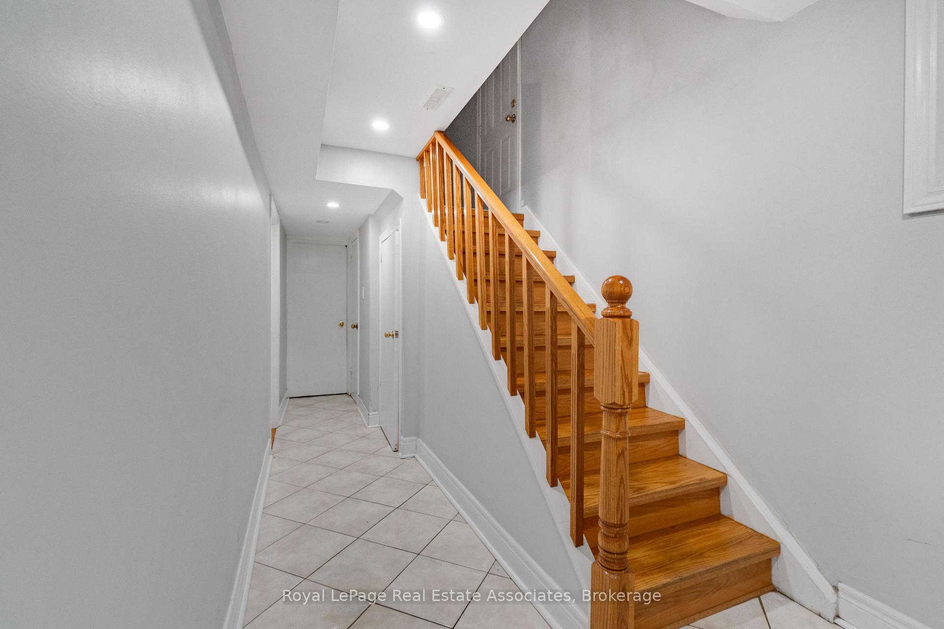 Photo 27 of 5 Homeview Avenue, Toronto, Rockcliffe-Smythe — HOMEH