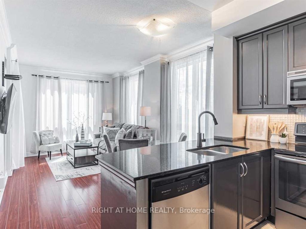 Photo 4 of Unit 207, 2087 Lake Shore Boulevard, Etobicoke, Mimico — HOMEH