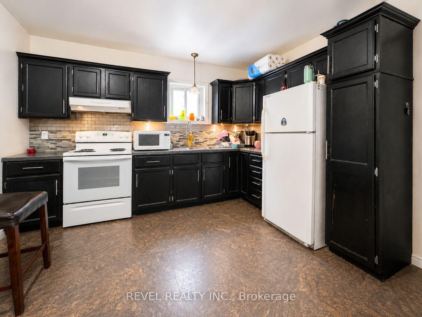 Photo 3 of 146 Pine Street N, Timmins, TNE - Hill District — HOMEH