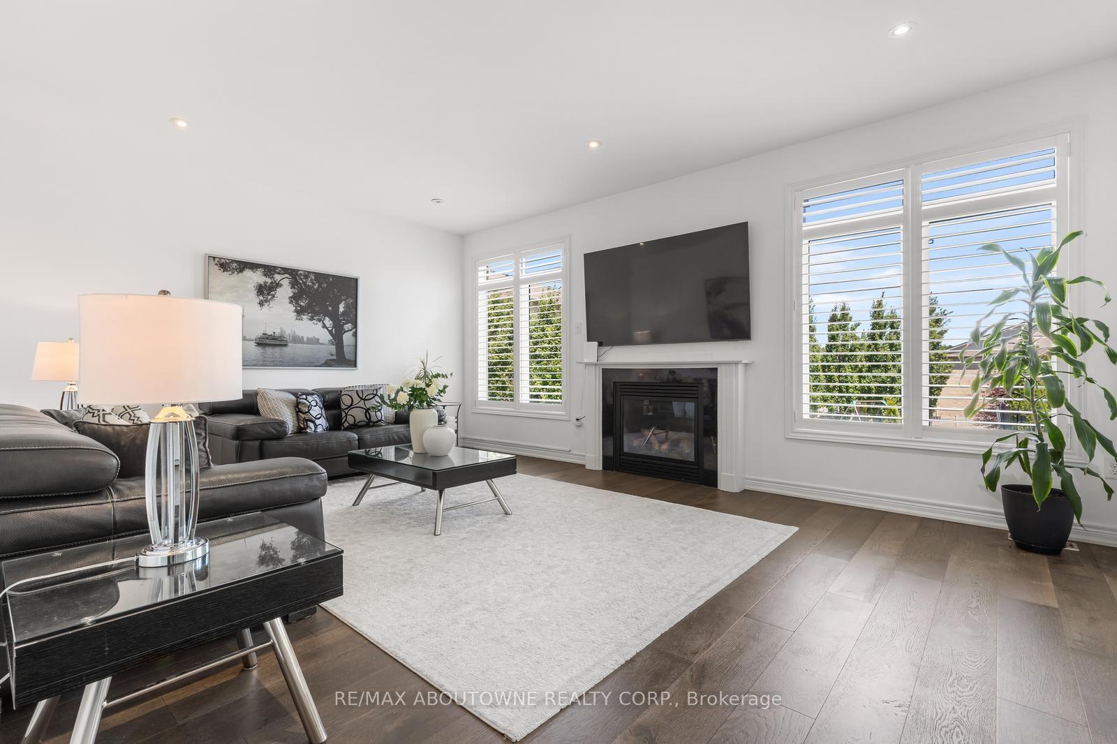 Photo 9 of 3308 Liptay Avenue, Oakville, Bronte Creek — HOMEH