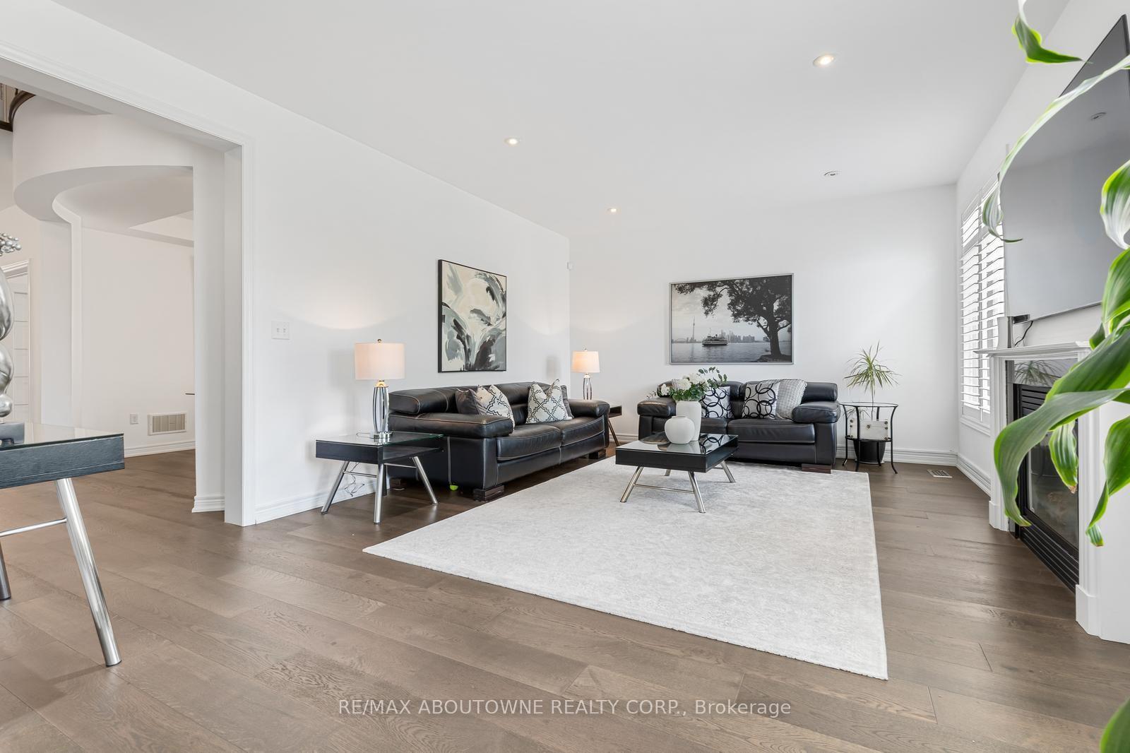 Photo 10 of 3308 Liptay Avenue, Oakville, Bronte Creek — HOMEH