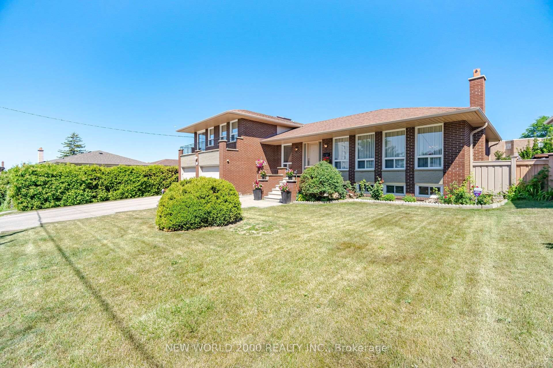 Photo 3 of 48 Clair Road, North York, Glenfield-Jane Heights — HOMEH