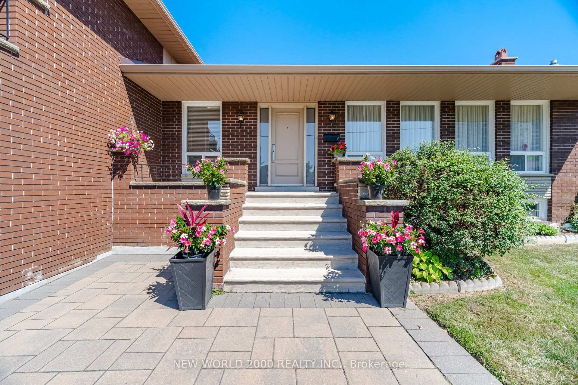 Photo 4 of 48 Clair Road, North York, Glenfield-Jane Heights — HOMEH
