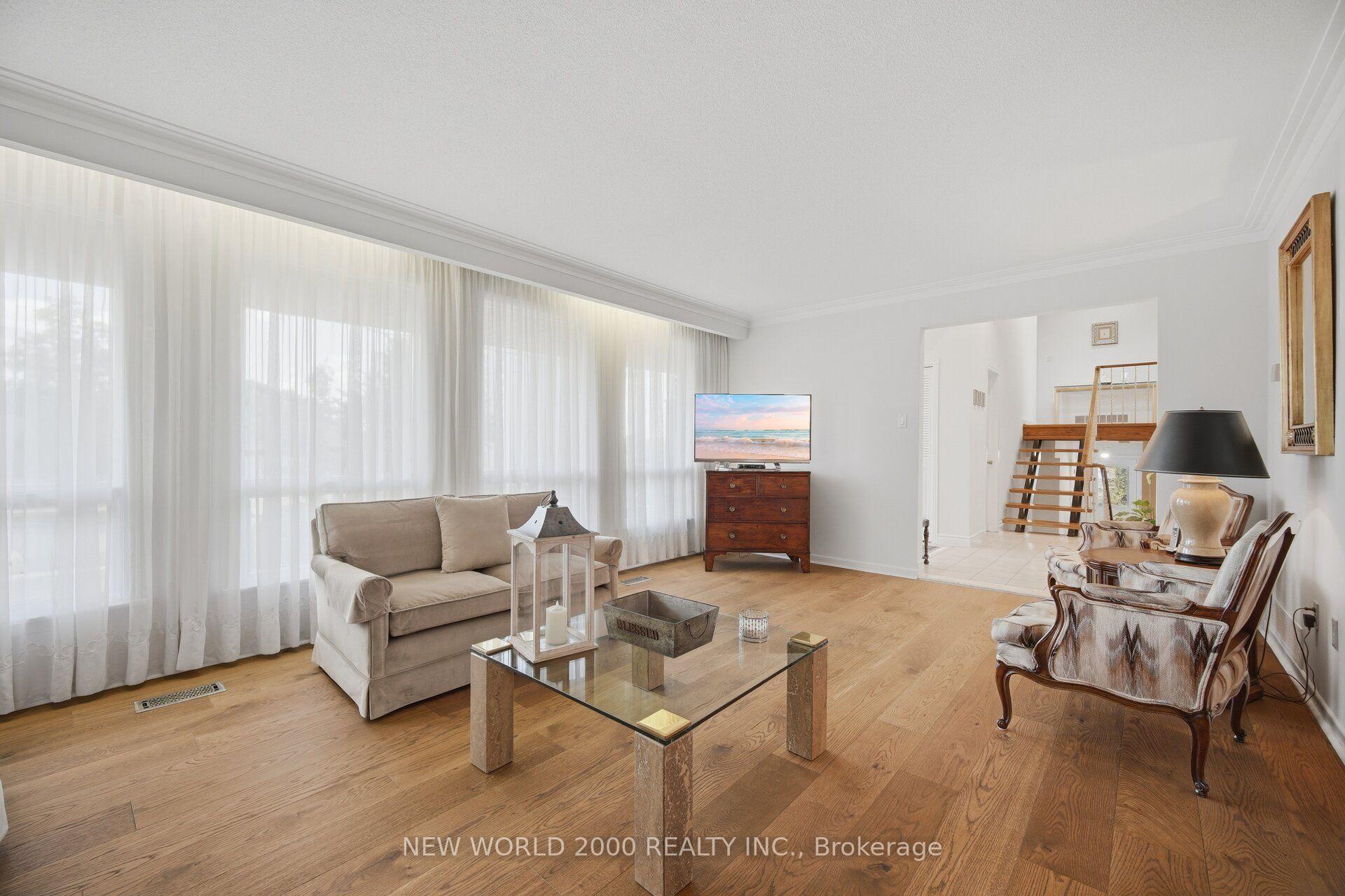 Photo 8 of 48 Clair Road, North York, Glenfield-Jane Heights — HOMEH