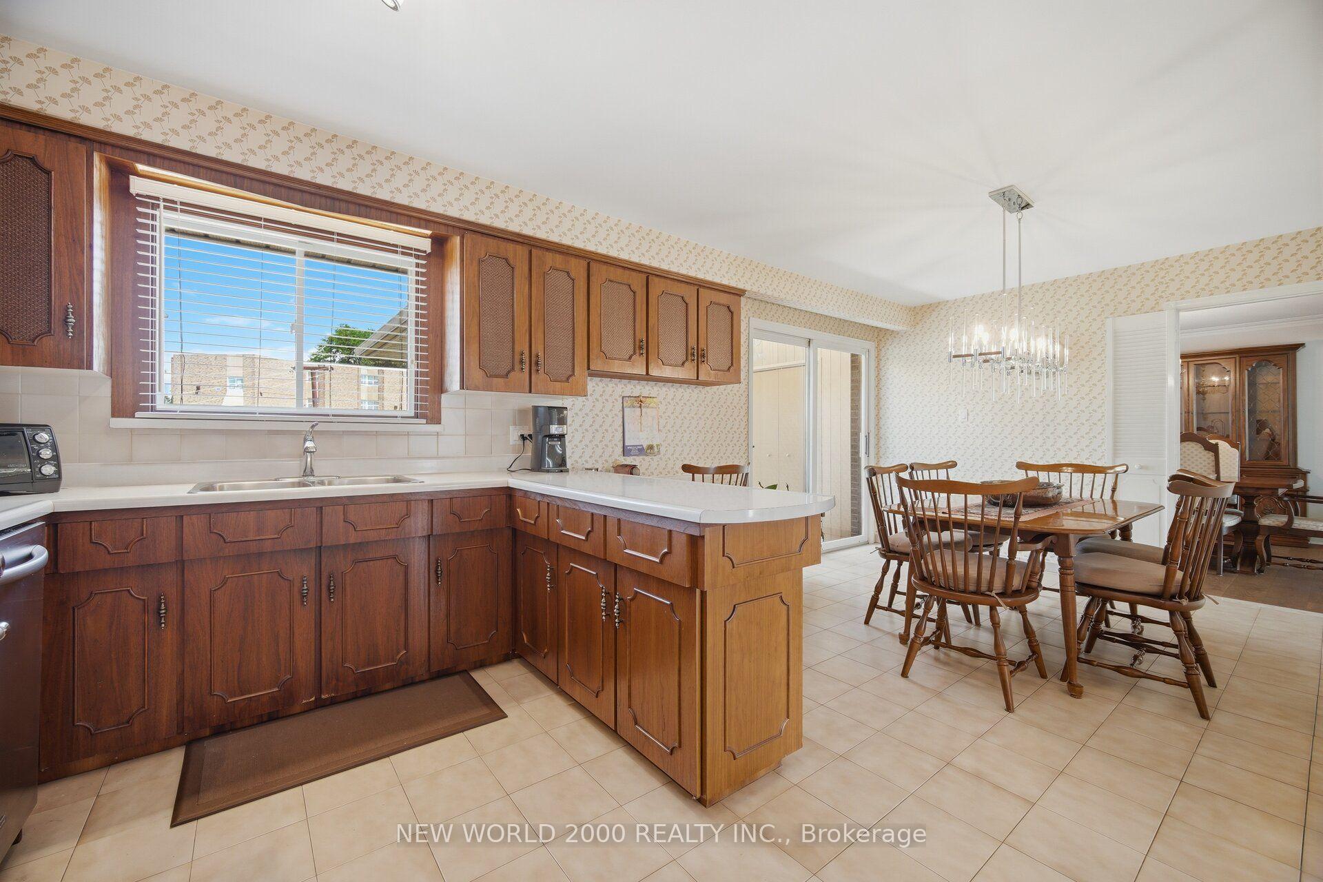 Photo 11 of 48 Clair Road, North York, Glenfield-Jane Heights — HOMEH