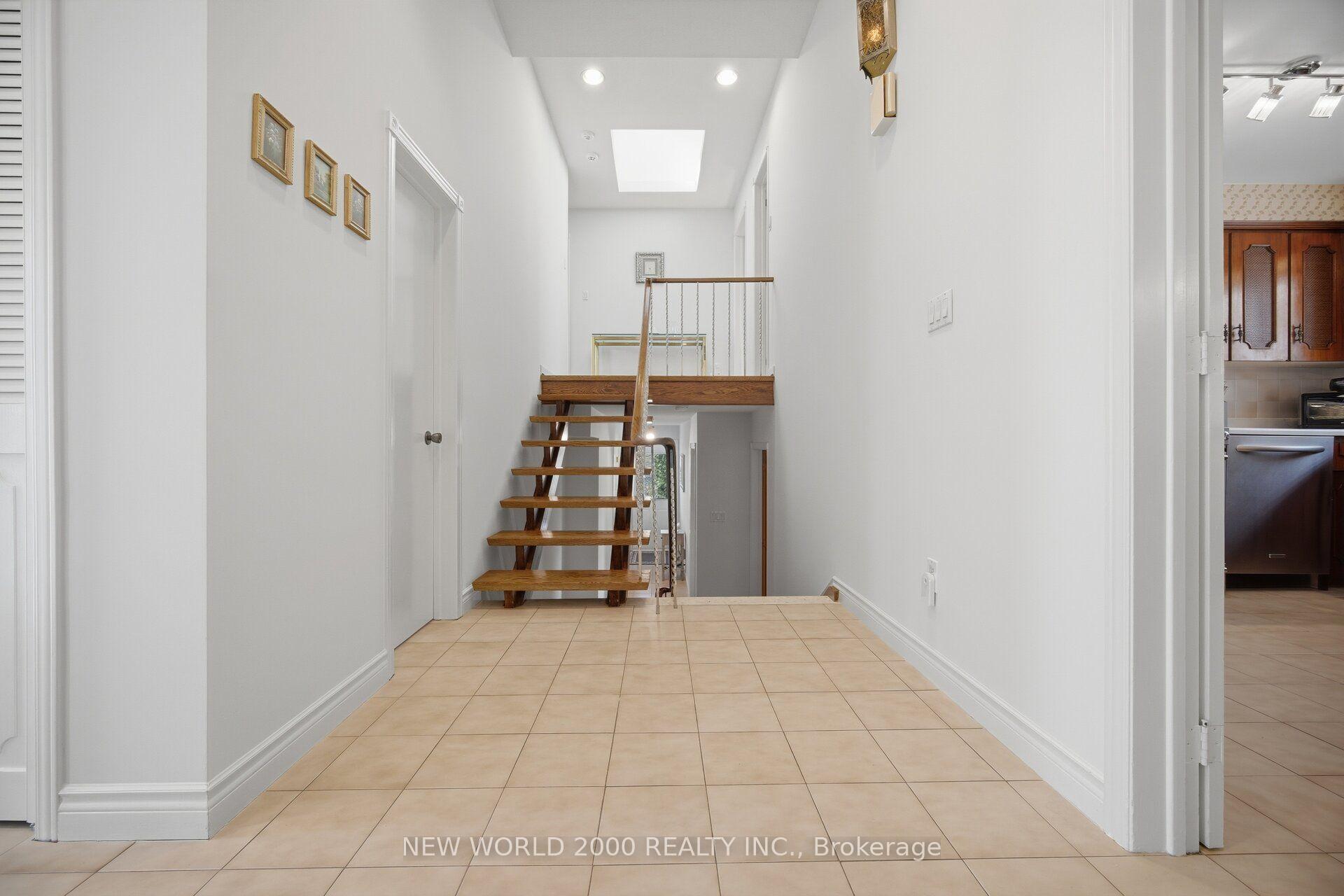 Photo 15 of 48 Clair Road, North York, Glenfield-Jane Heights — HOMEH