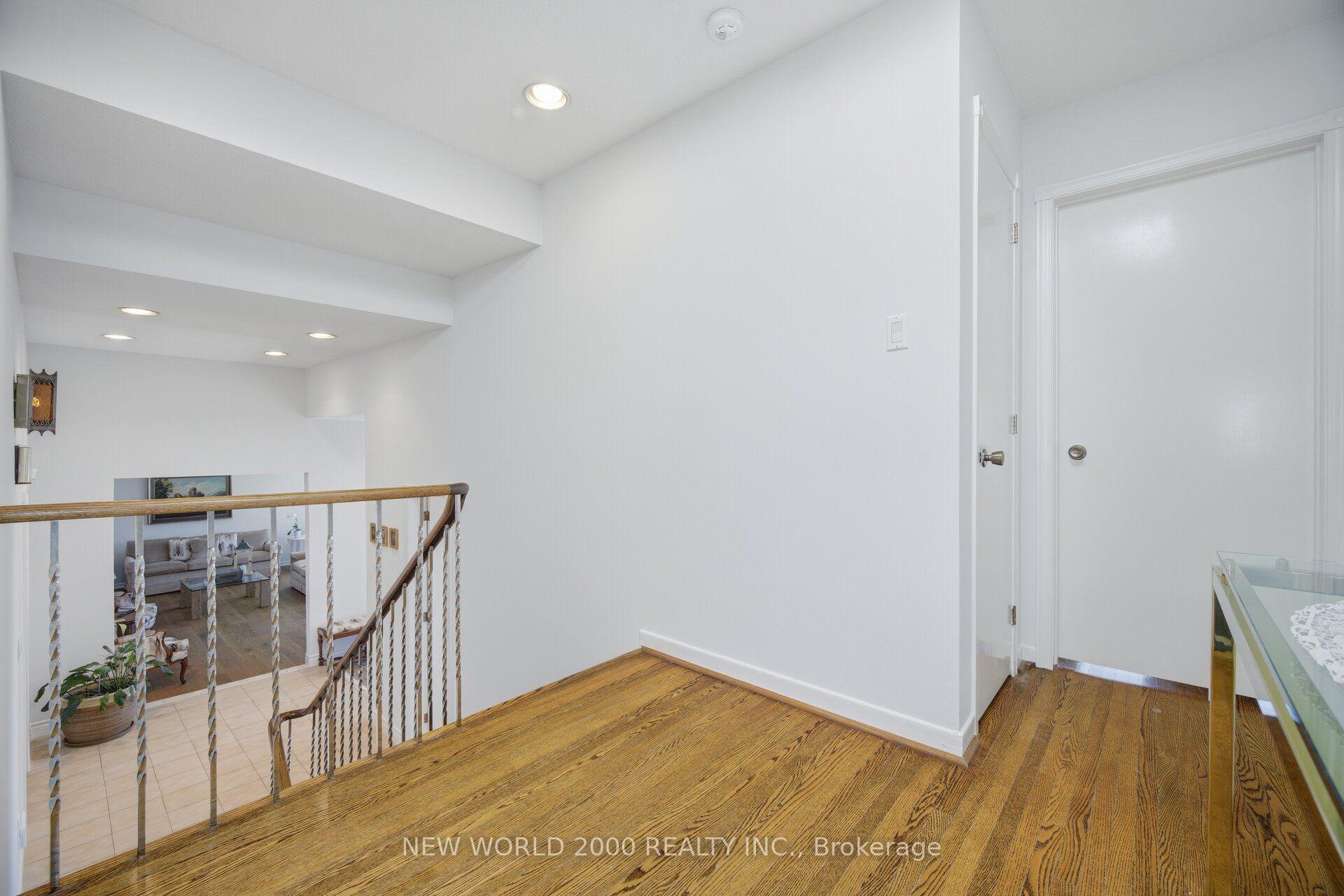 Photo 17 of 48 Clair Road, North York, Glenfield-Jane Heights — HOMEH