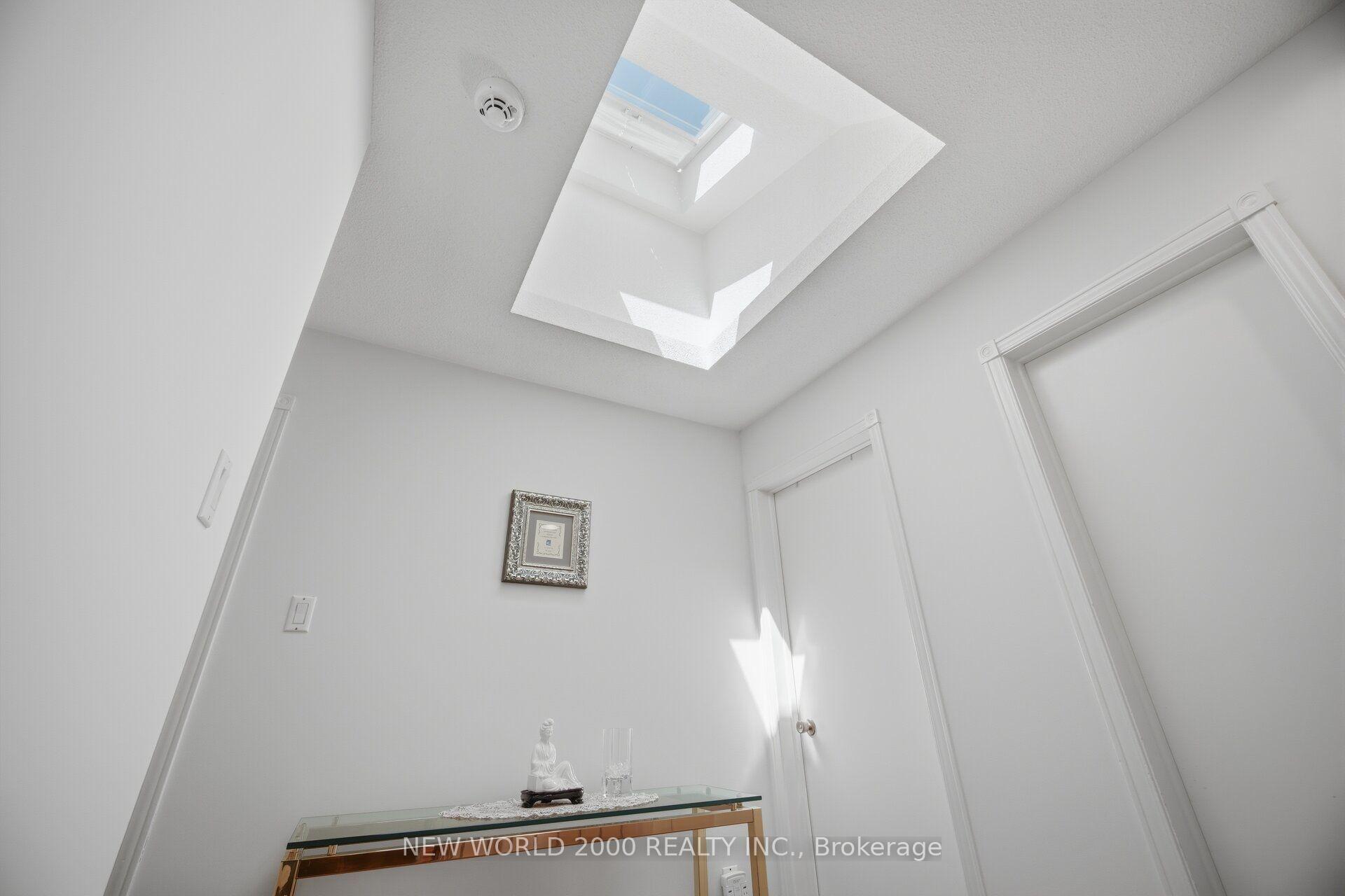 Photo 18 of 48 Clair Road, North York, Glenfield-Jane Heights — HOMEH
