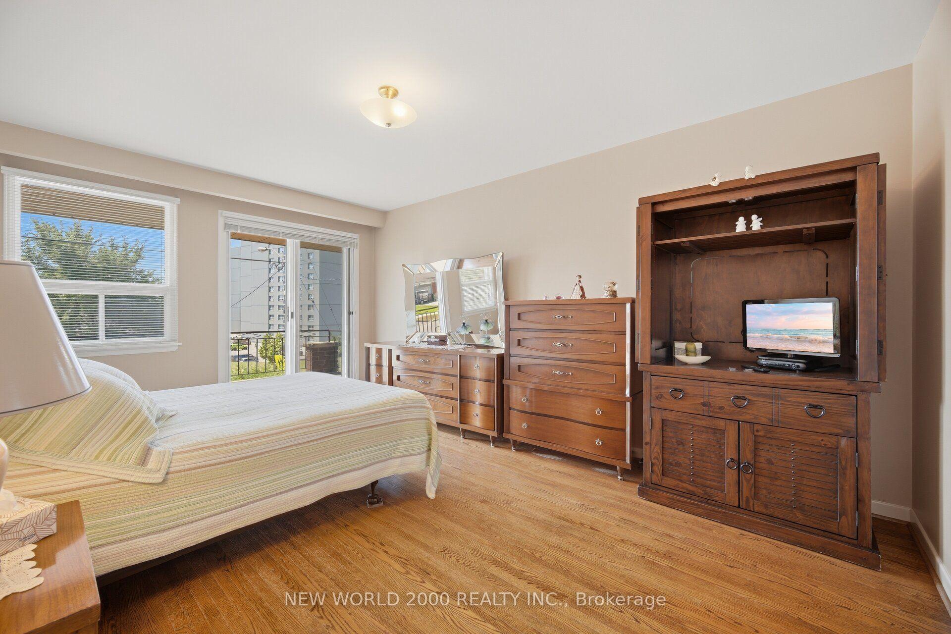 Photo 19 of 48 Clair Road, North York, Glenfield-Jane Heights — HOMEH