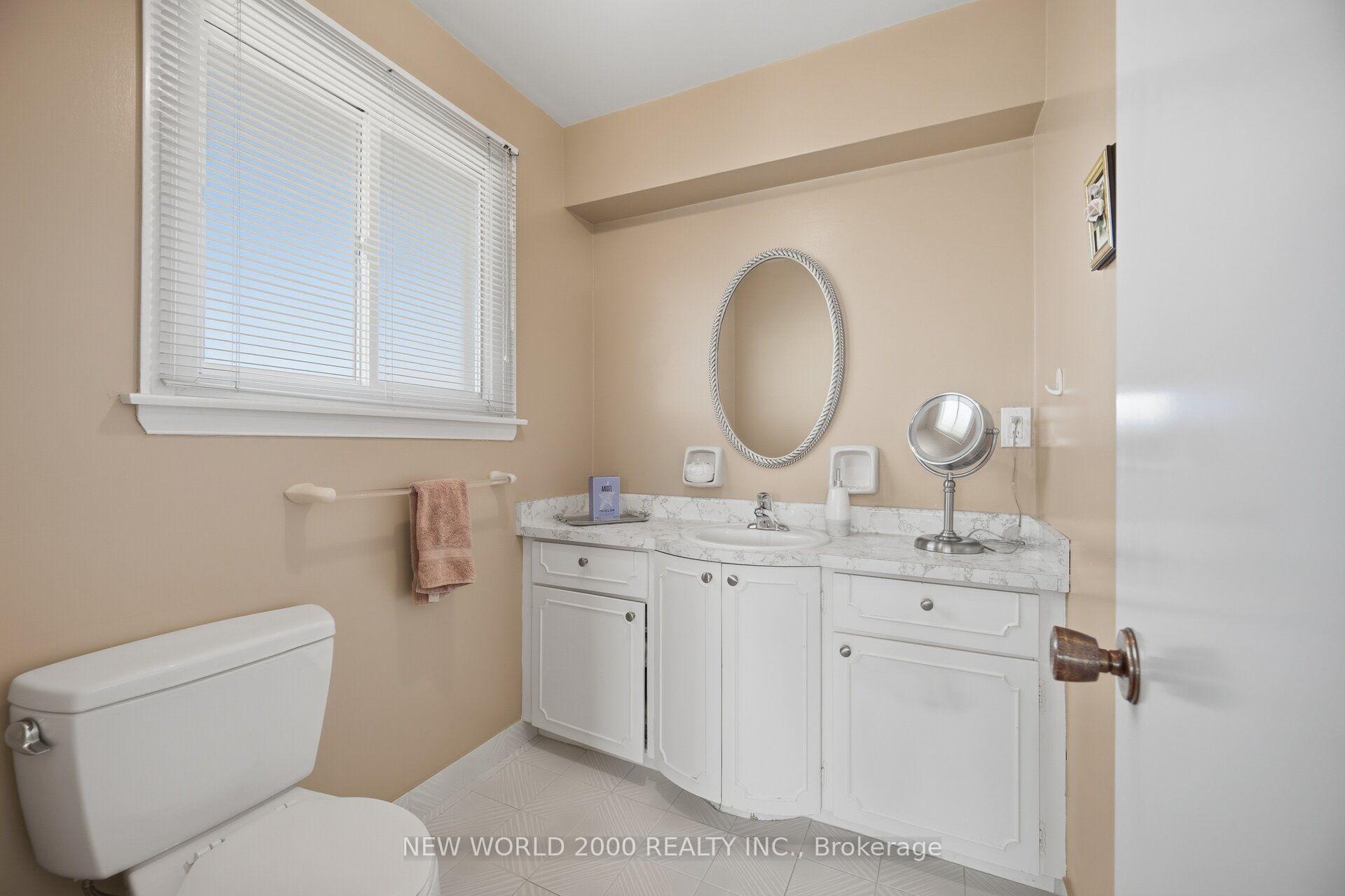 Photo 21 of 48 Clair Road, North York, Glenfield-Jane Heights — HOMEH