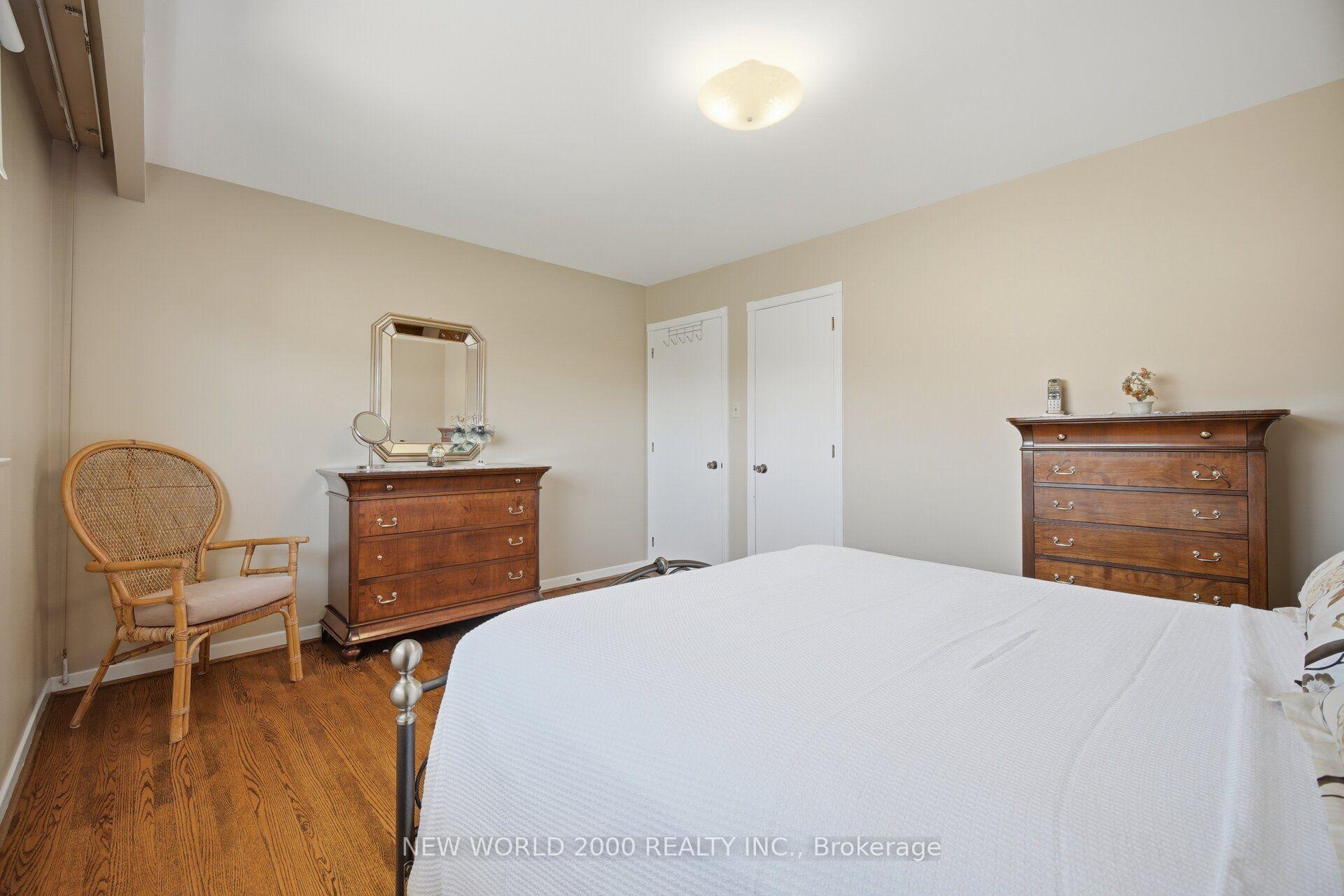 Photo 22 of 48 Clair Road, North York, Glenfield-Jane Heights — HOMEH