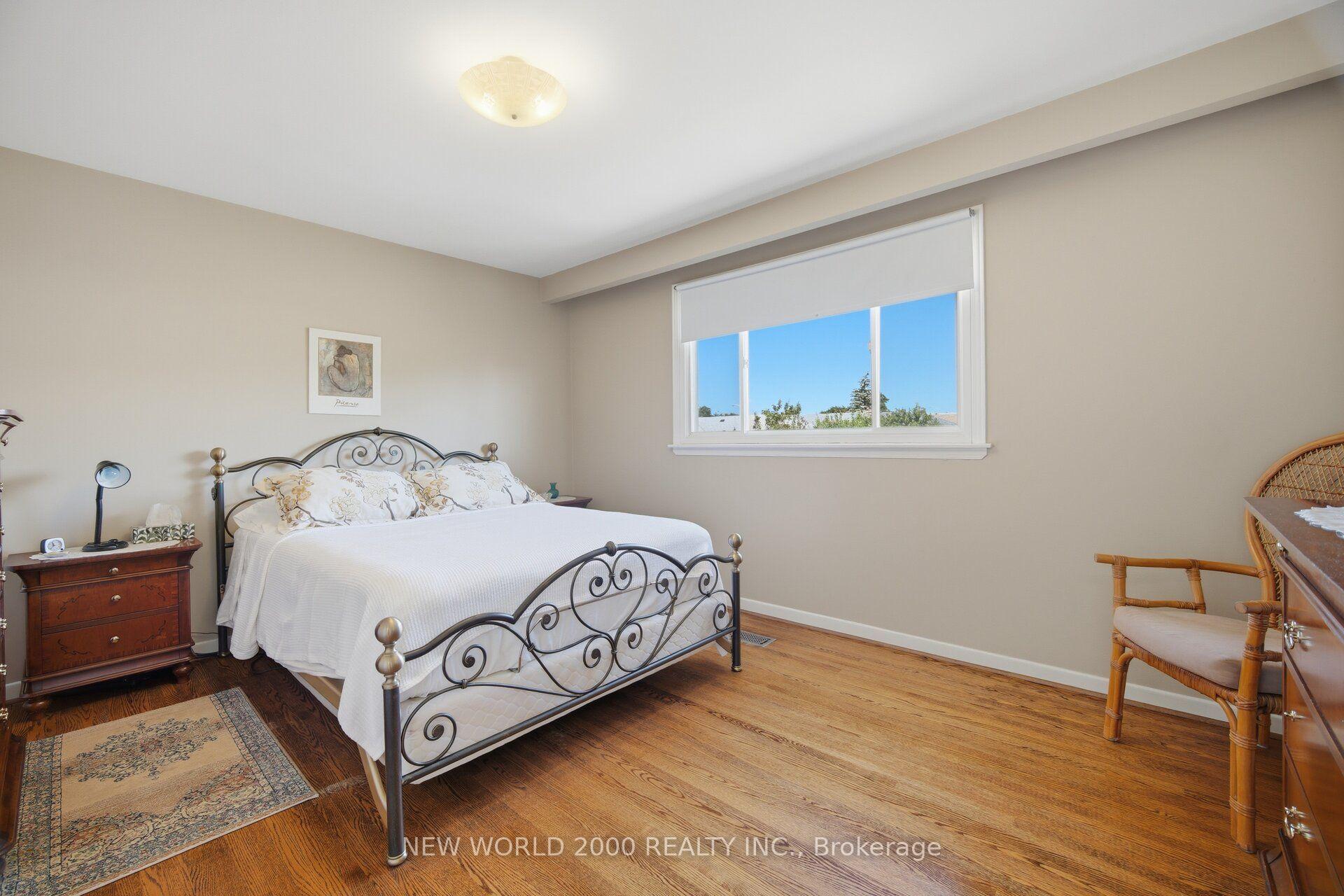 Photo 24 of 48 Clair Road, North York, Glenfield-Jane Heights — HOMEH