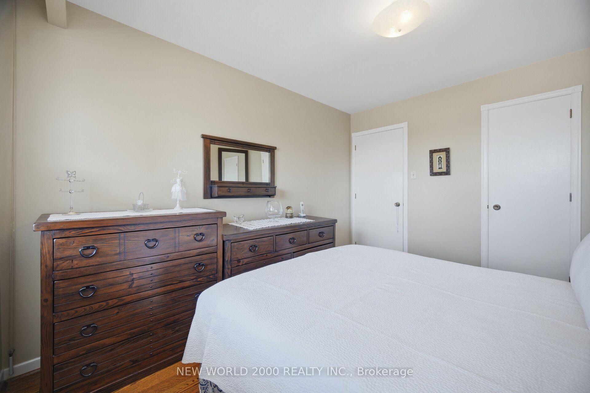 Photo 25 of 48 Clair Road, North York, Glenfield-Jane Heights — HOMEH