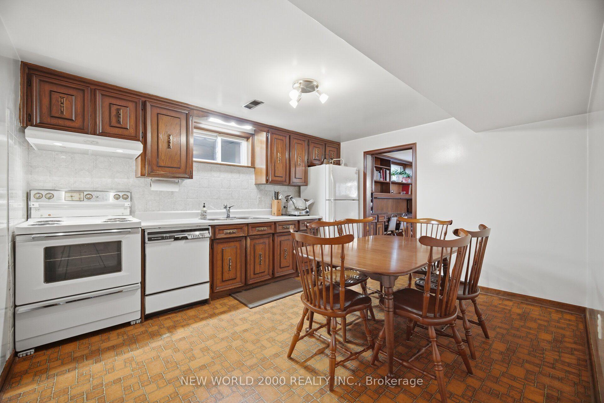 Photo 33 of 48 Clair Road, North York, Glenfield-Jane Heights — HOMEH