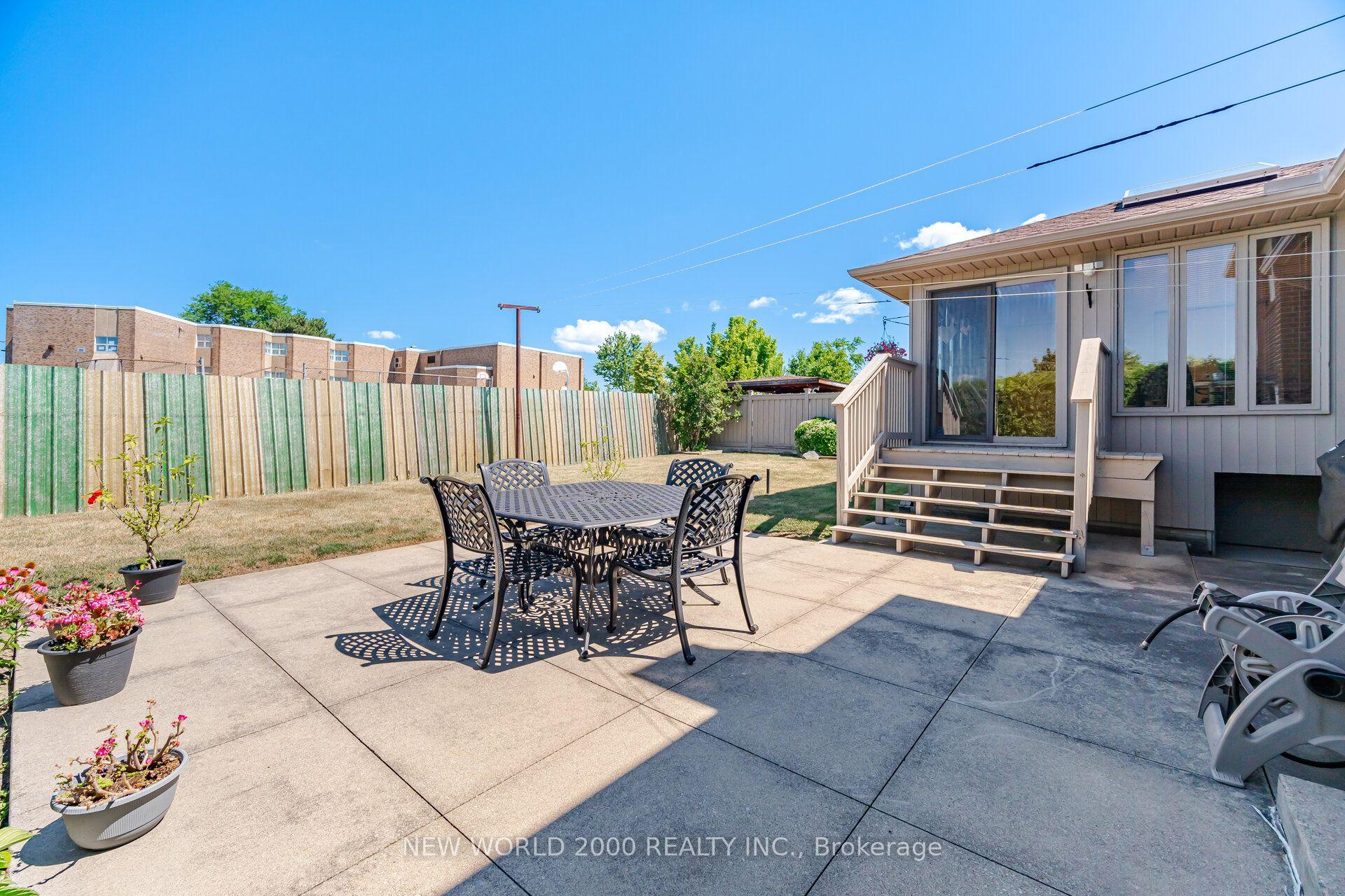 Photo 41 of 48 Clair Road, North York, Glenfield-Jane Heights — HOMEH