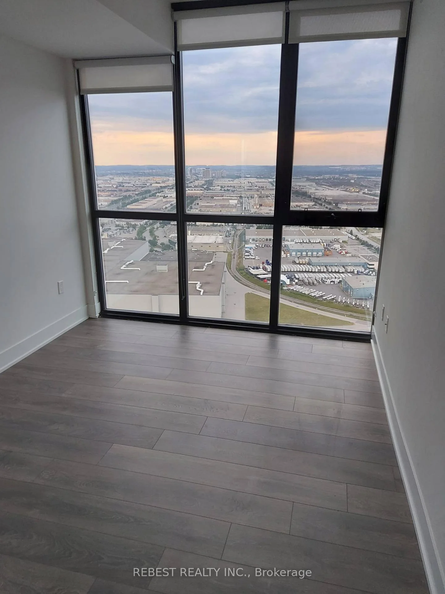 Photo 5 of Unit 3608, 2908 Highway 7 Road, Vaughan, Concord — HOMEH