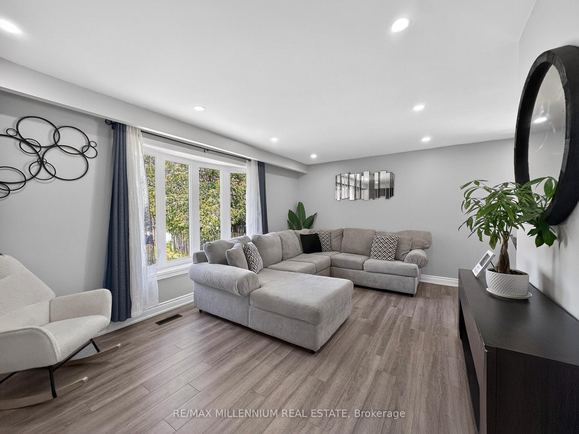 Photo 4 of 19 Cardwell Street, Orangeville — HOMEH