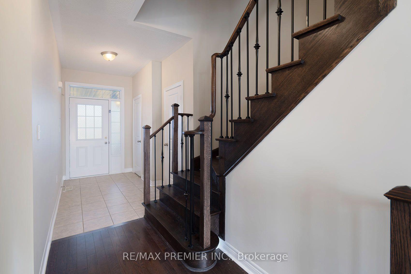 Photo 3 of 116 Finegan Circle, Brampton, Northwest Brampton — HOMEH