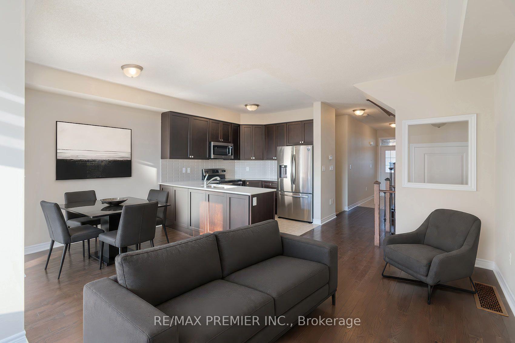 Photo 4 of 116 Finegan Circle, Brampton, Northwest Brampton — HOMEH