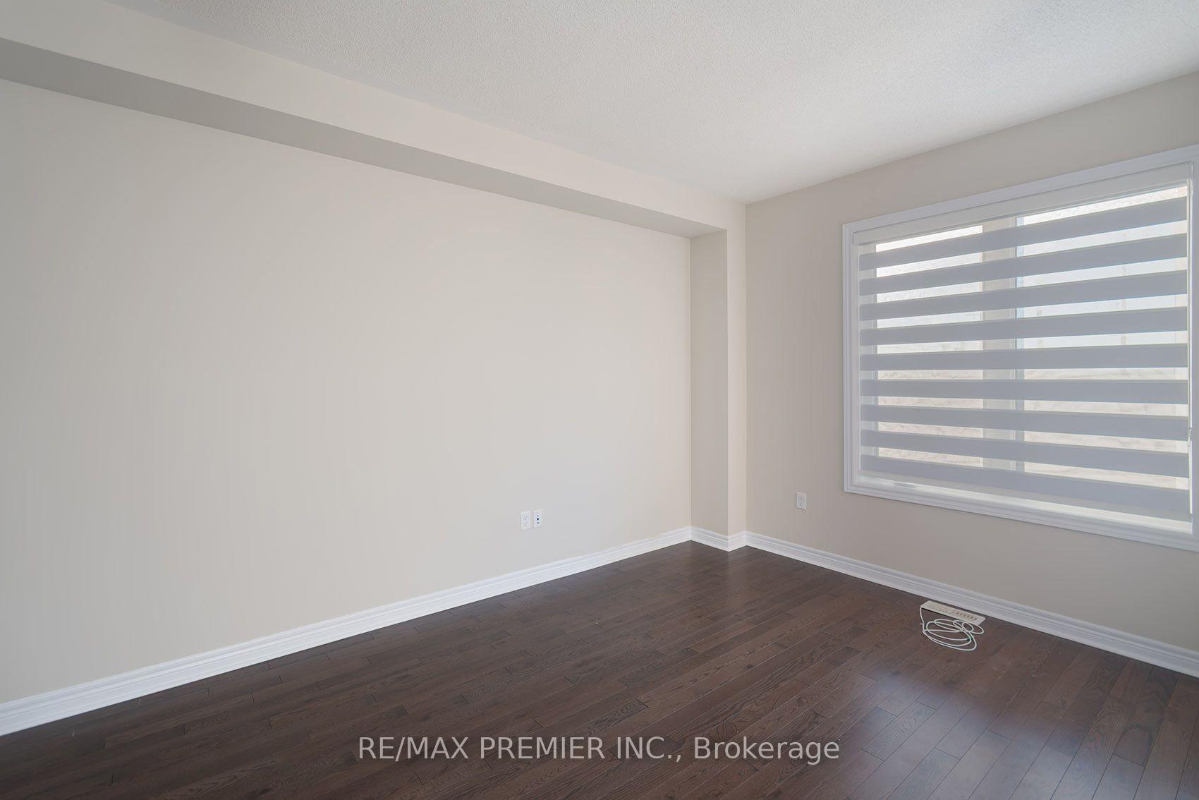Photo 5 of 116 Finegan Circle, Brampton, Northwest Brampton — HOMEH