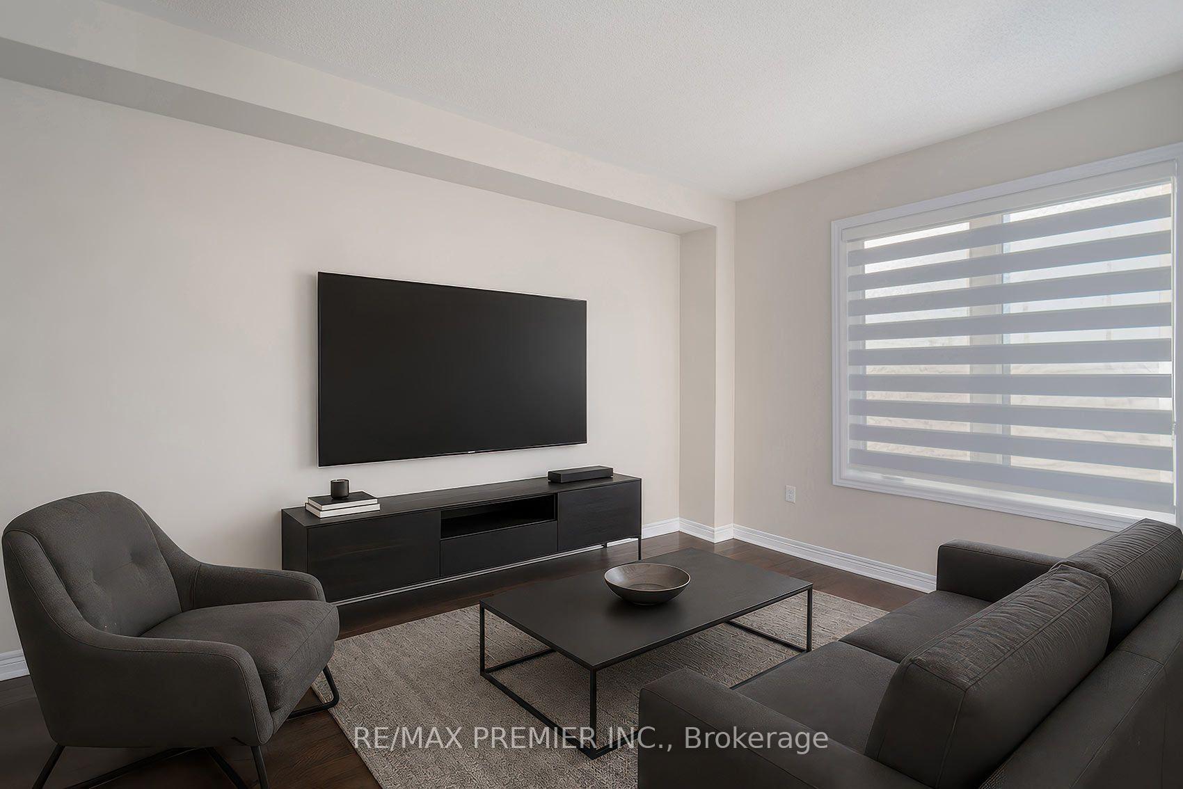 Photo 6 of 116 Finegan Circle, Brampton, Northwest Brampton — HOMEH