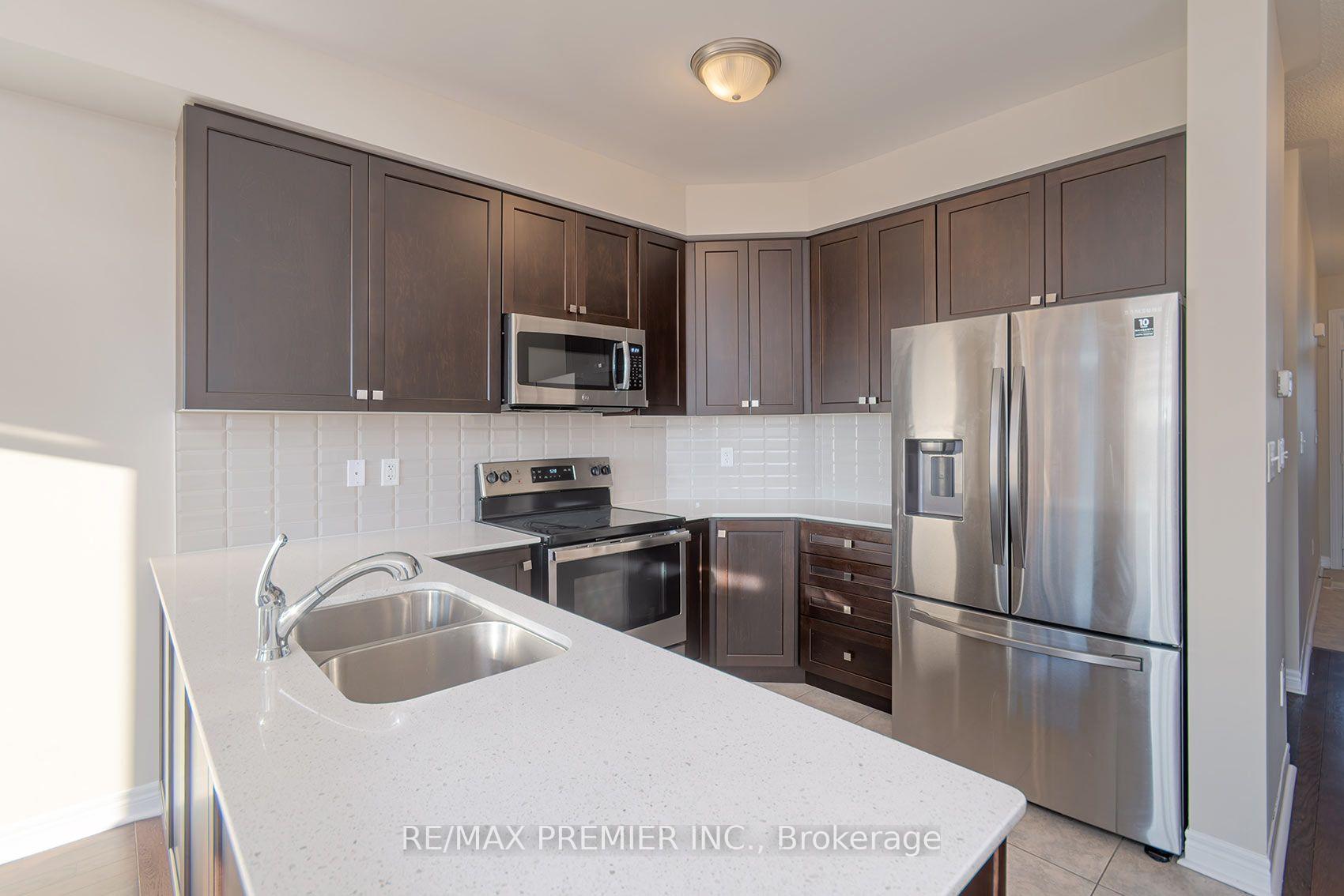 Photo 7 of 116 Finegan Circle, Brampton, Northwest Brampton — HOMEH