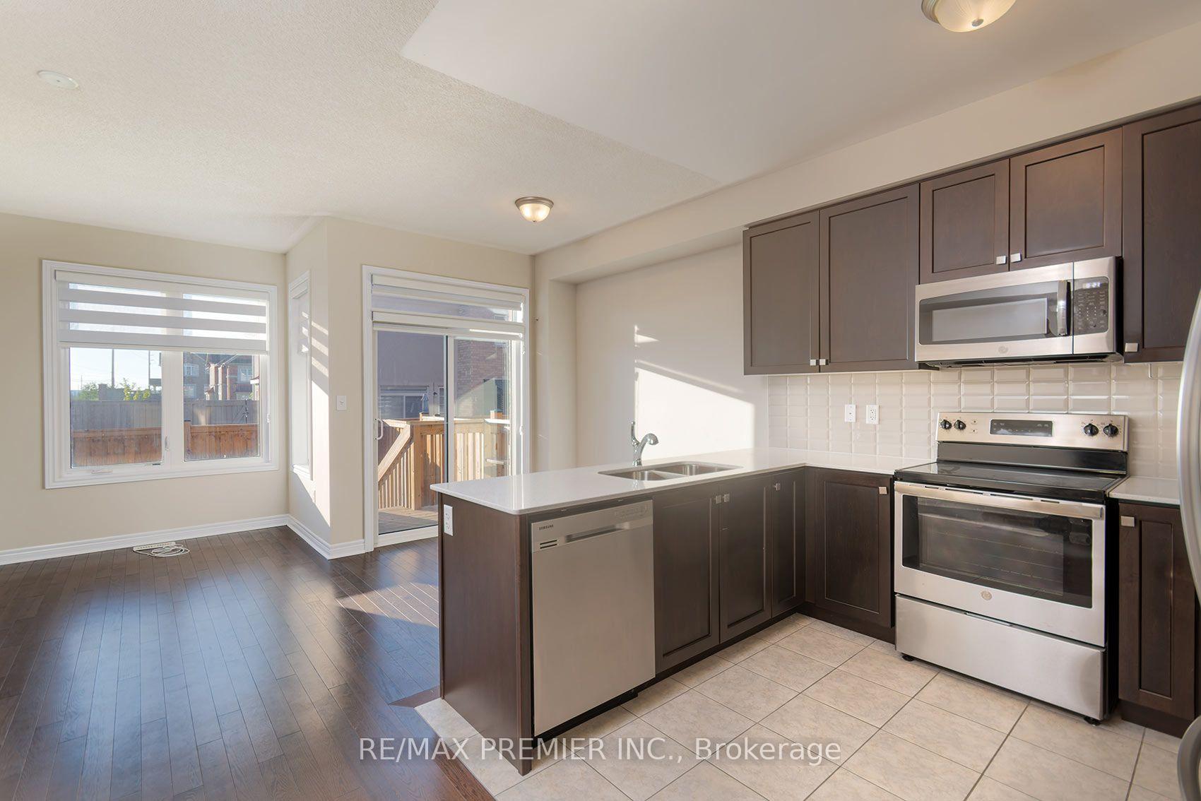 Photo 10 of 116 Finegan Circle, Brampton, Northwest Brampton — HOMEH