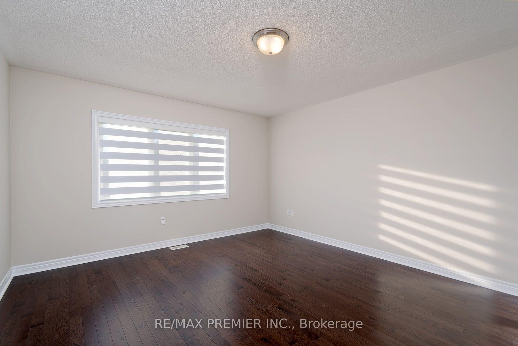 Photo 14 of 116 Finegan Circle, Brampton, Northwest Brampton — HOMEH