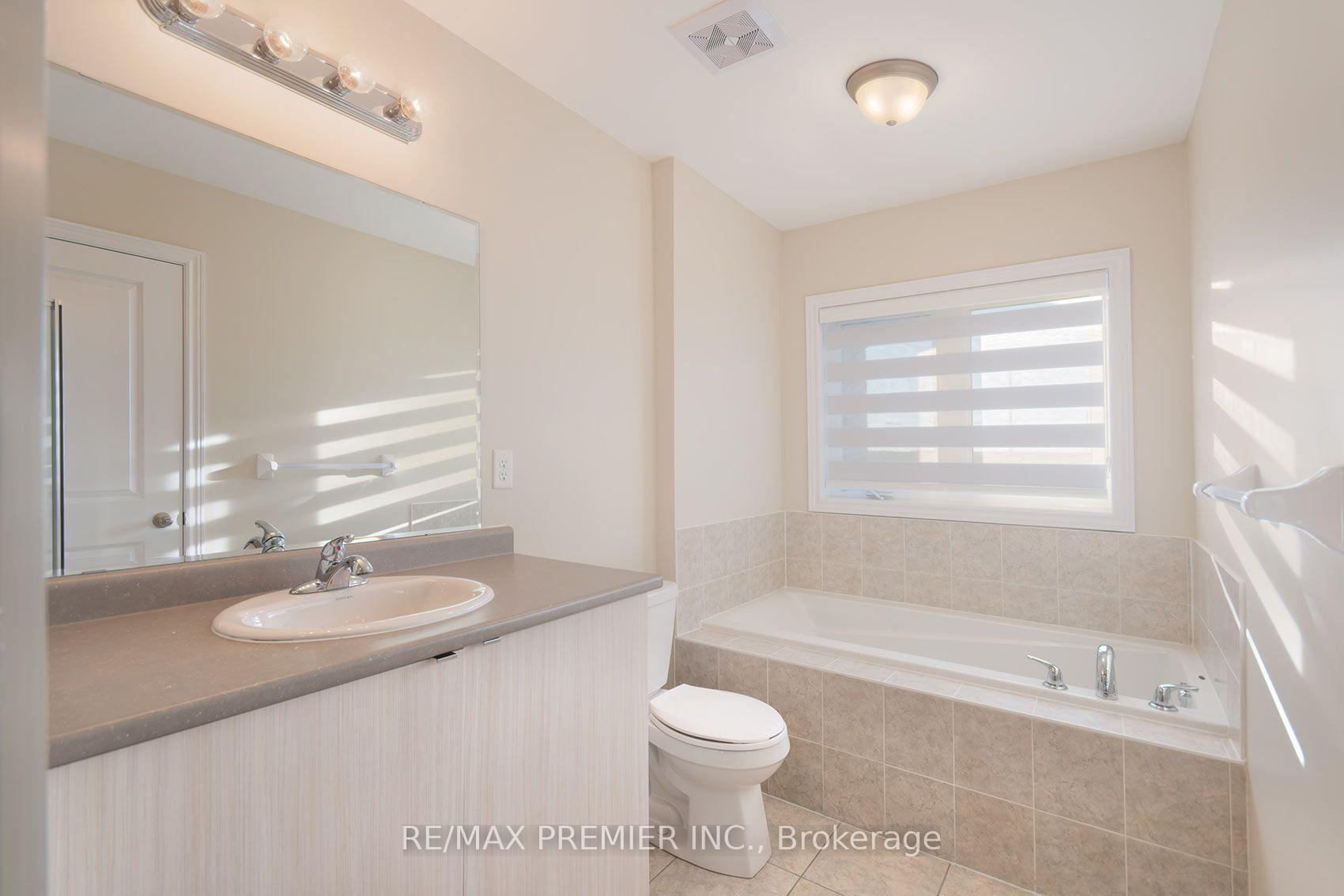 Photo 15 of 116 Finegan Circle, Brampton, Northwest Brampton — HOMEH