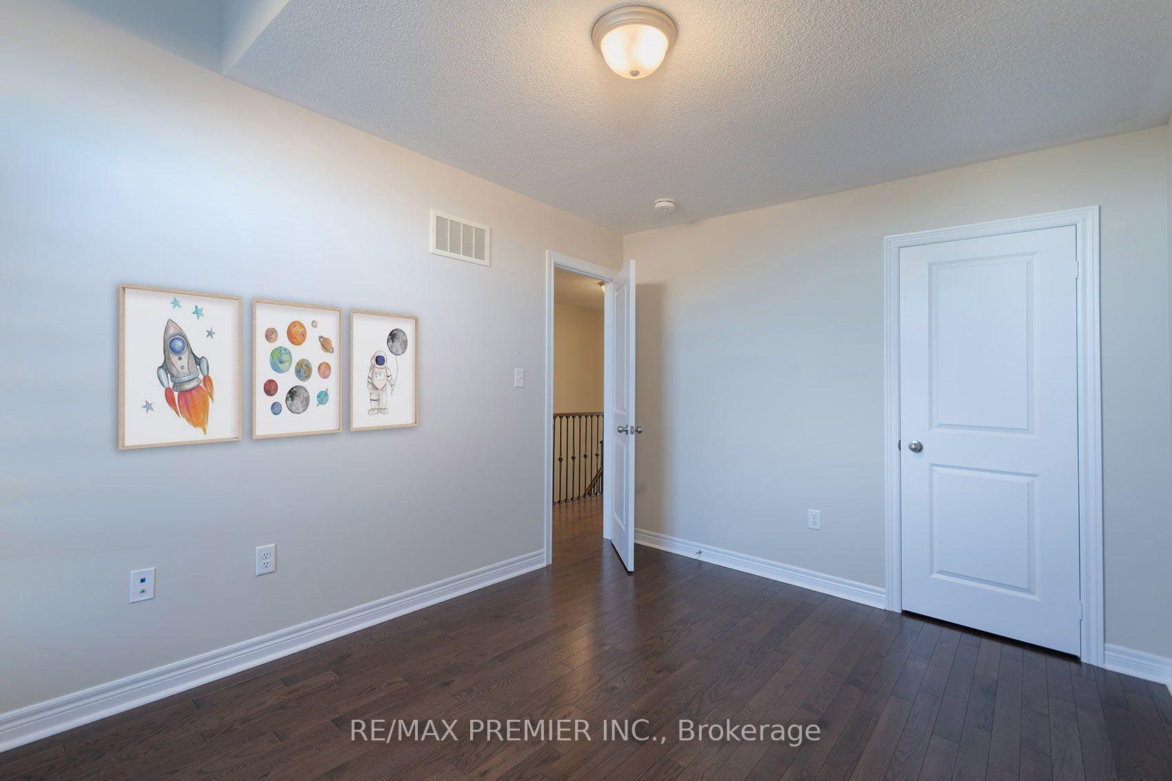 Photo 18 of 116 Finegan Circle, Brampton, Northwest Brampton — HOMEH
