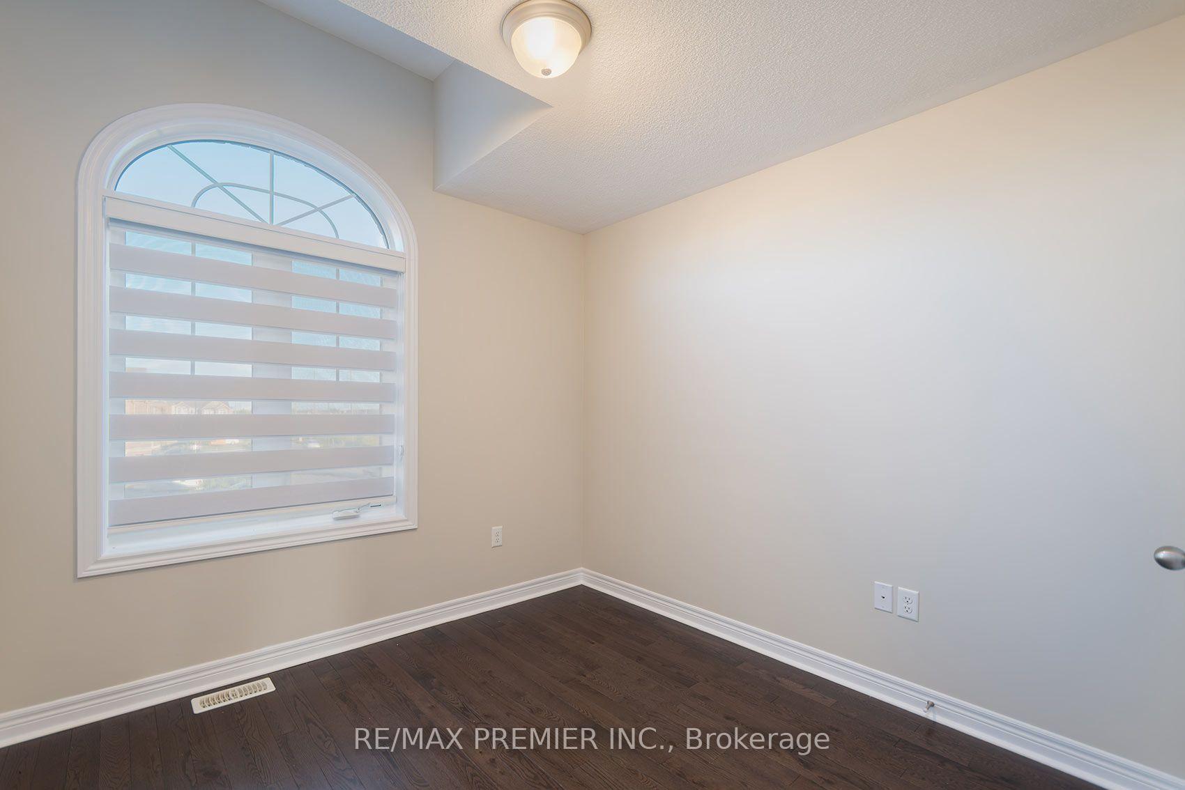 Photo 19 of 116 Finegan Circle, Brampton, Northwest Brampton — HOMEH